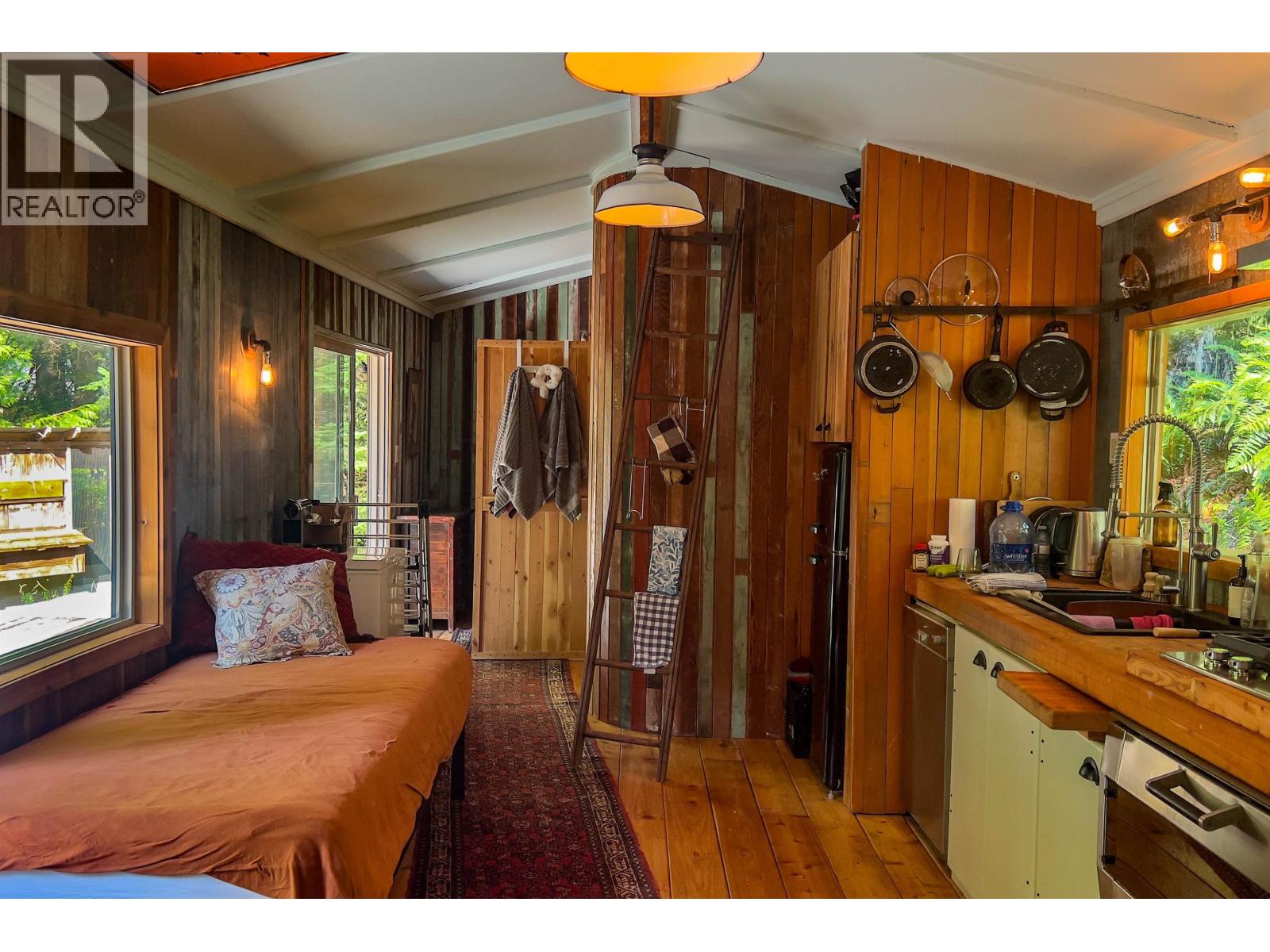 1380 FERNIE ROAD, Bowen Island