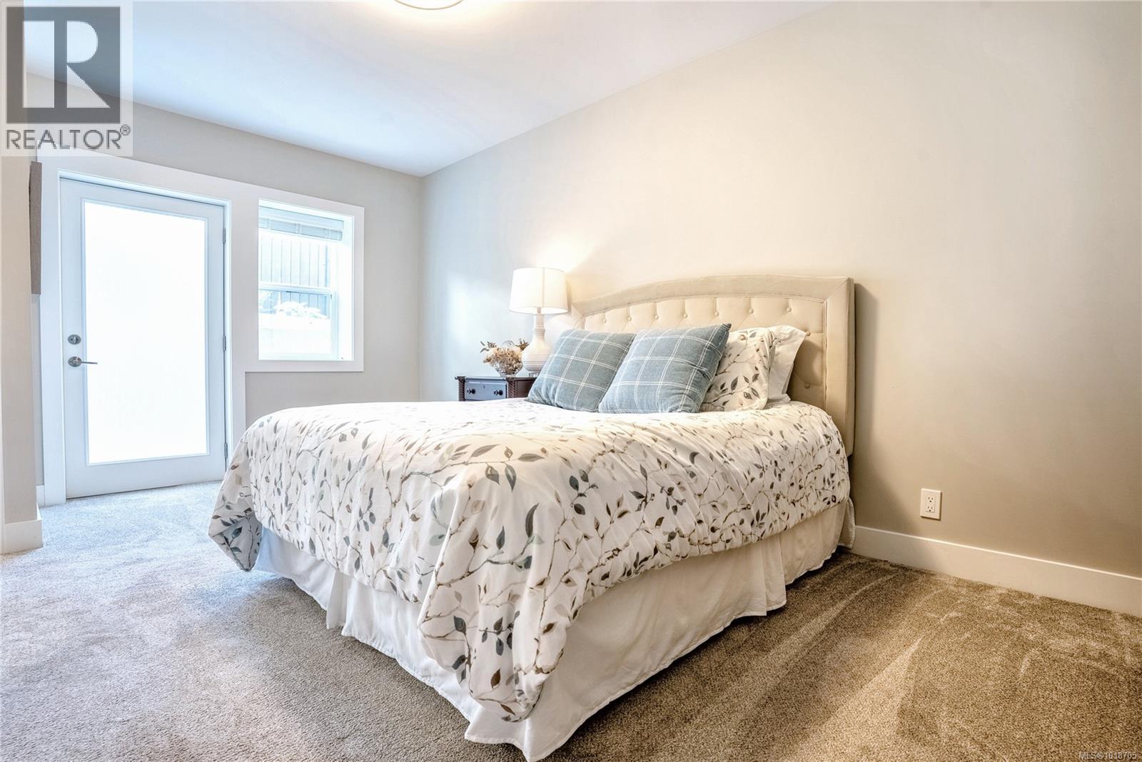  812 Mann Avenue, Saanich