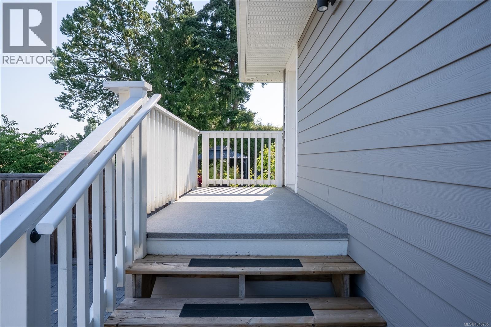  812 Mann Avenue, Saanich