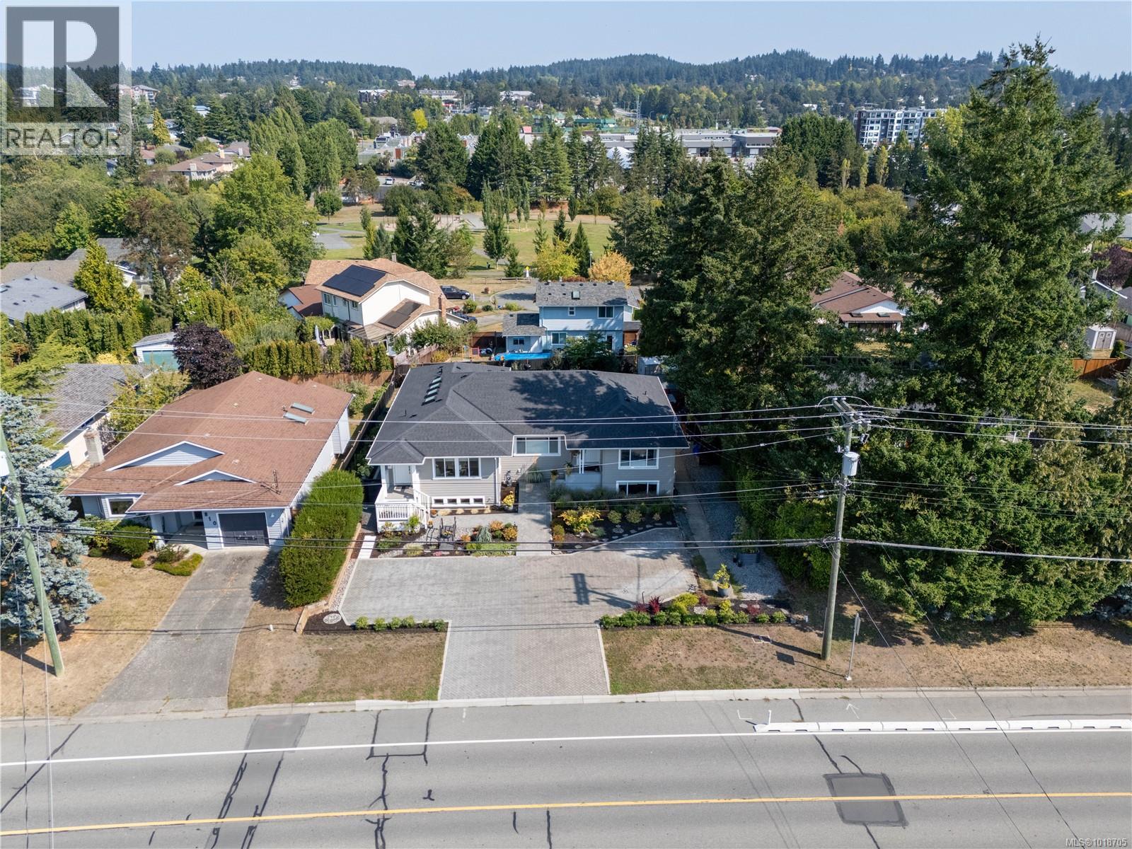  812 Mann Avenue, Saanich