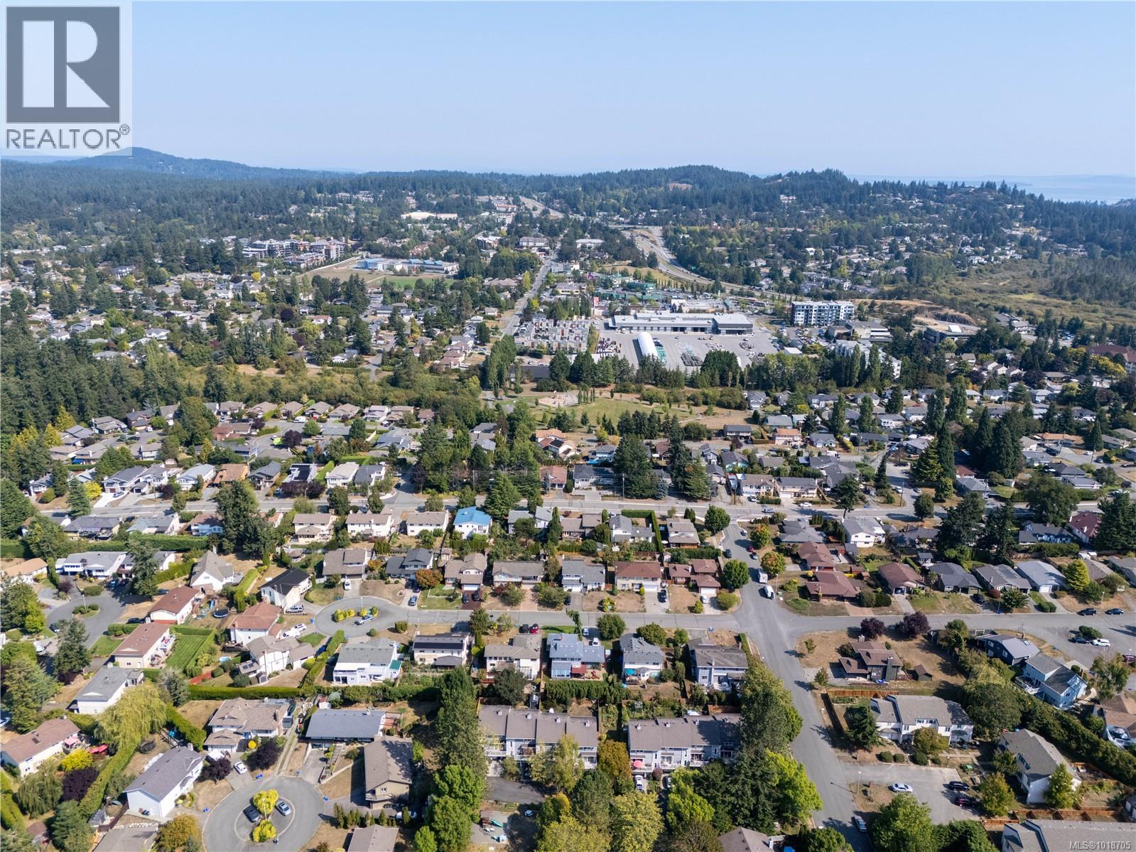  812 Mann Avenue, Saanich