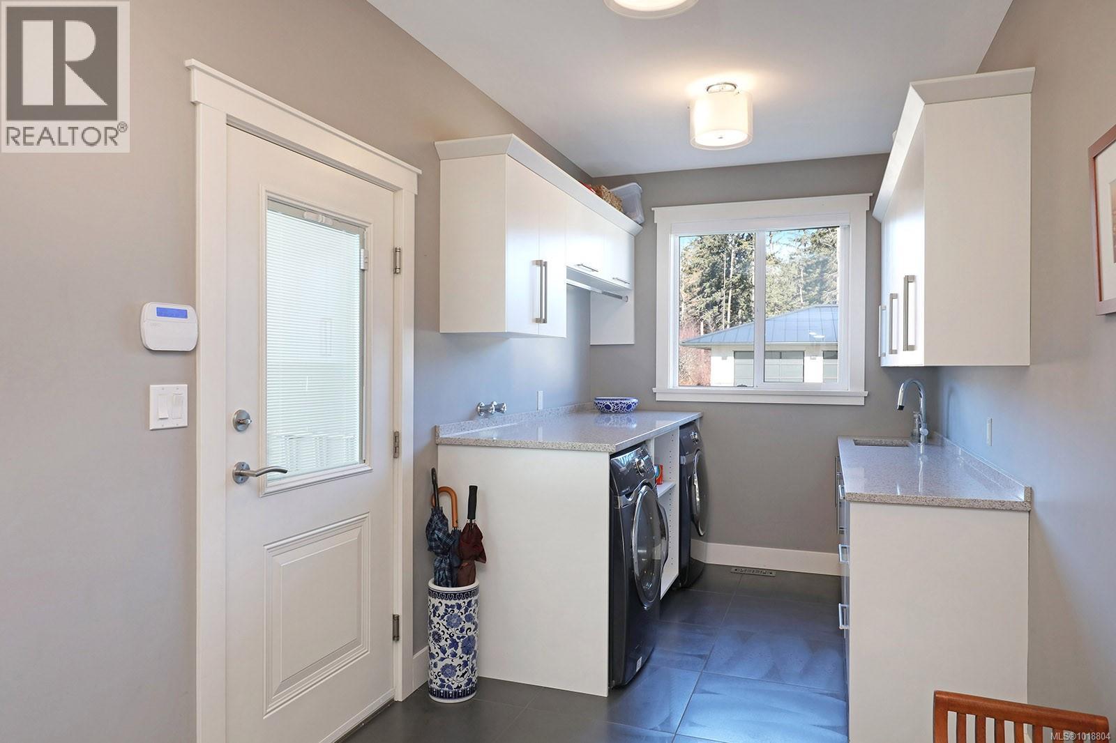 300 Connemara Rd, Comox