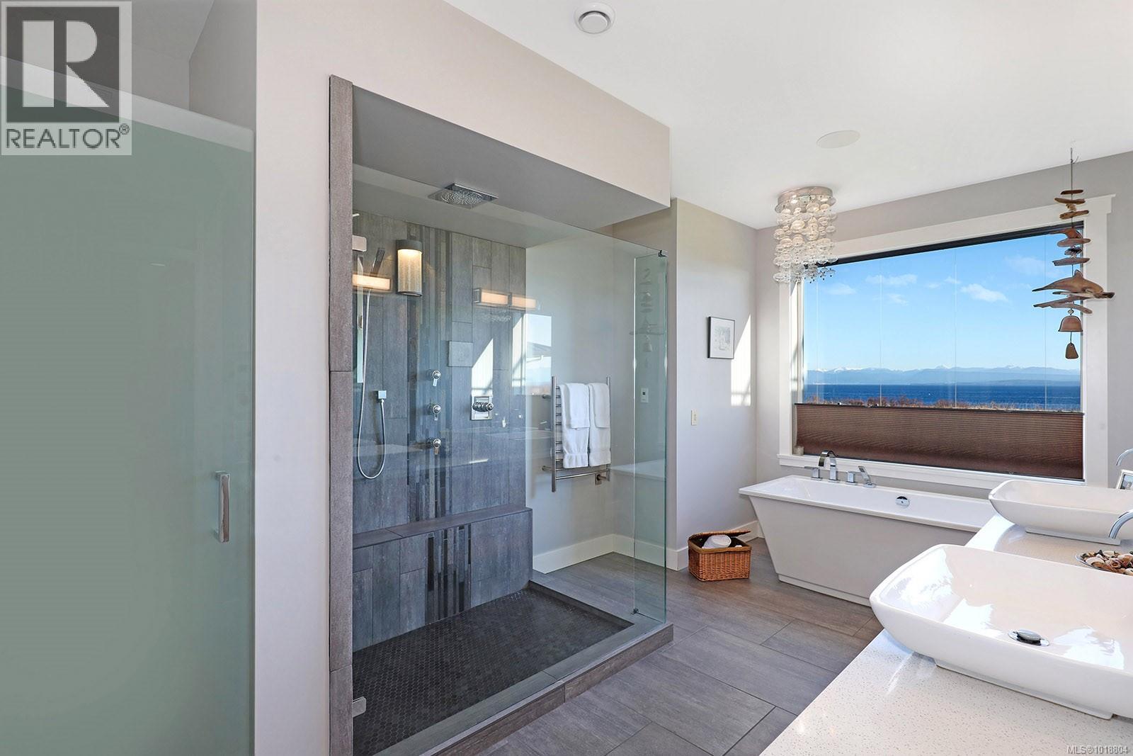 300 Connemara Rd, Comox