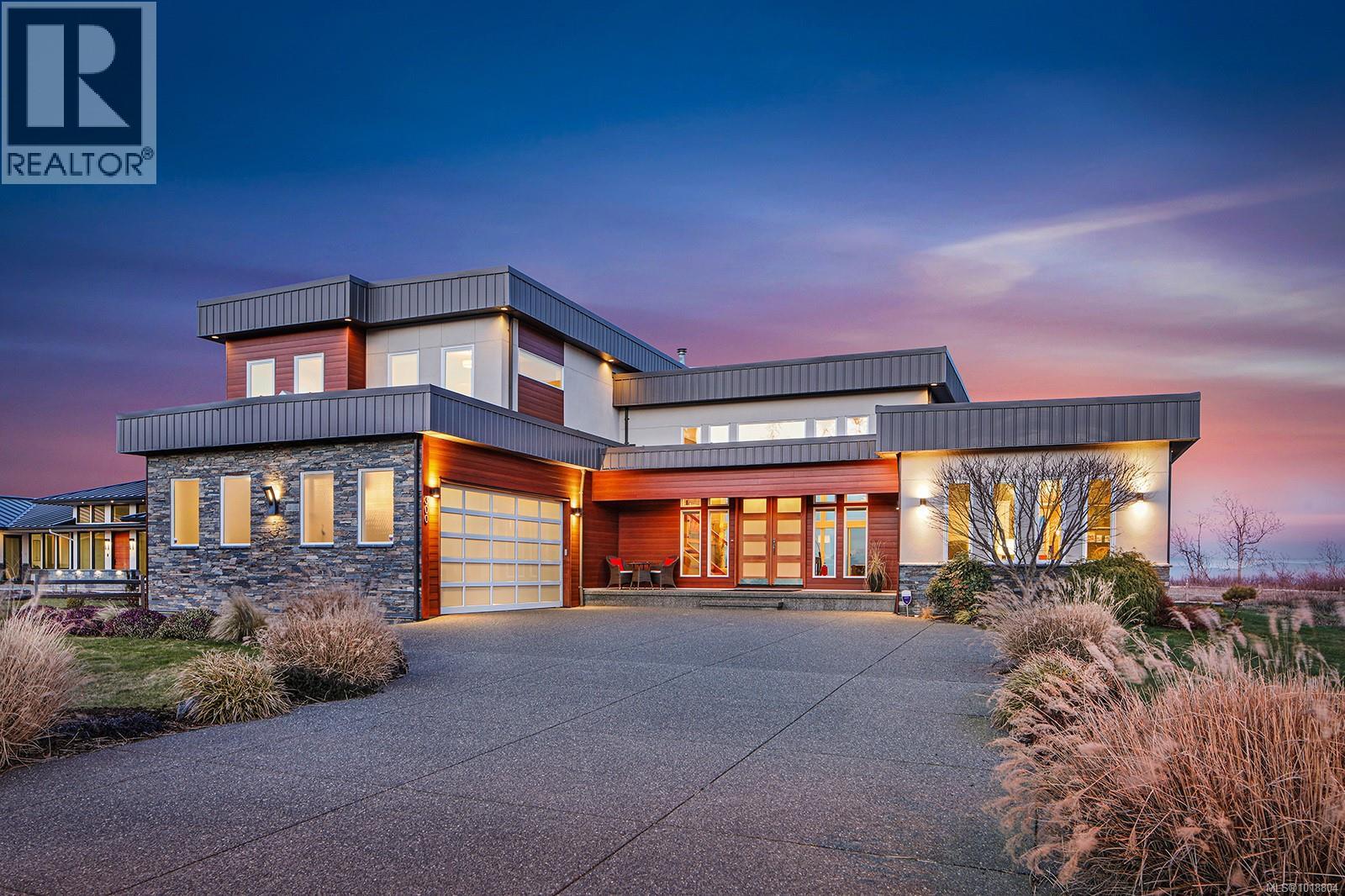 300 Connemara Rd, Comox