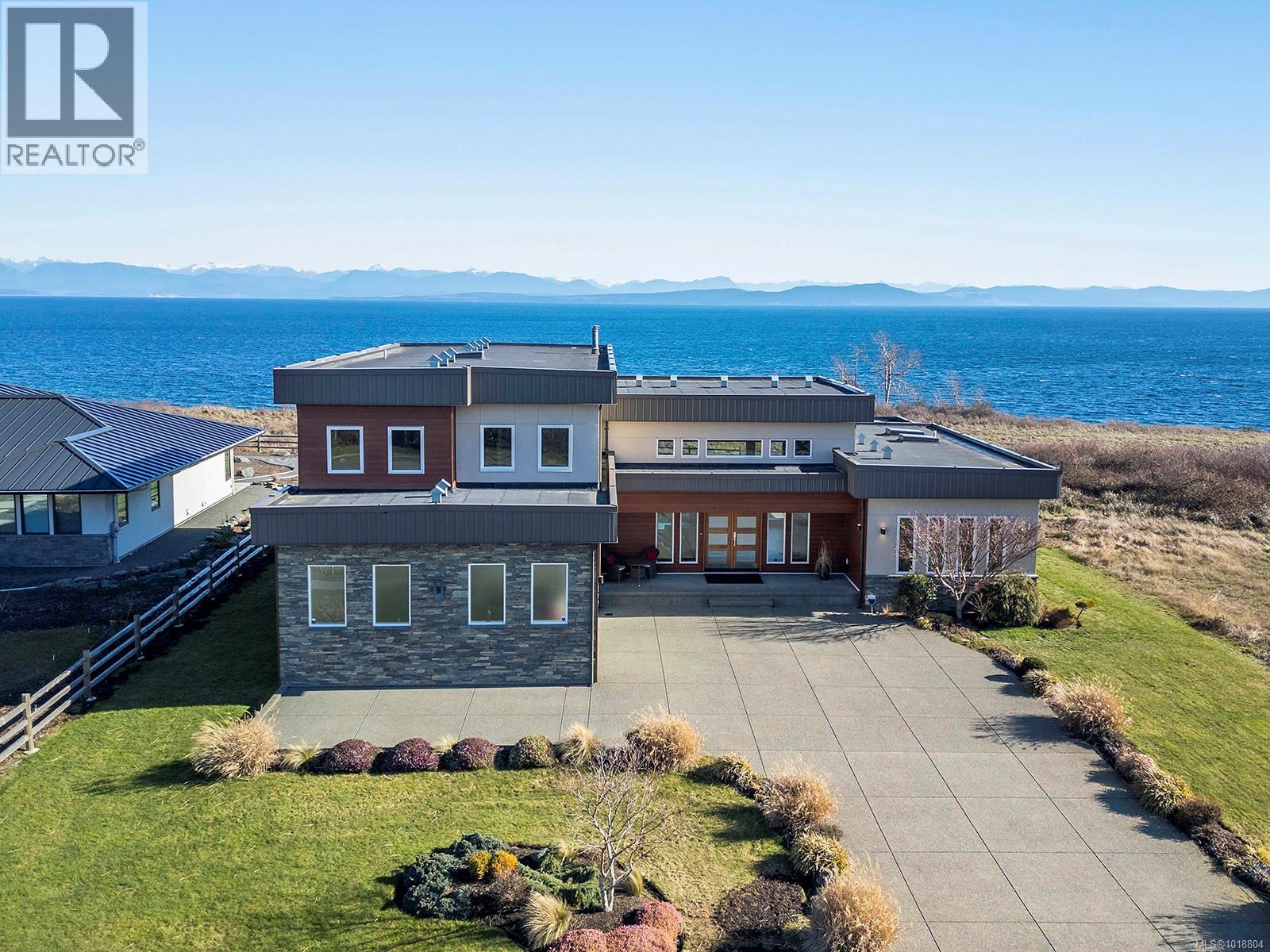 300 Connemara Rd, Comox
