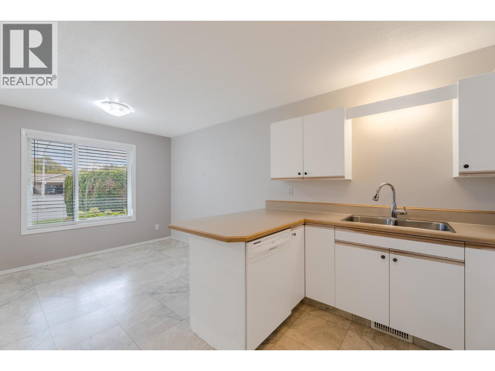 145 REDWING Place Unit# 7, Oliver