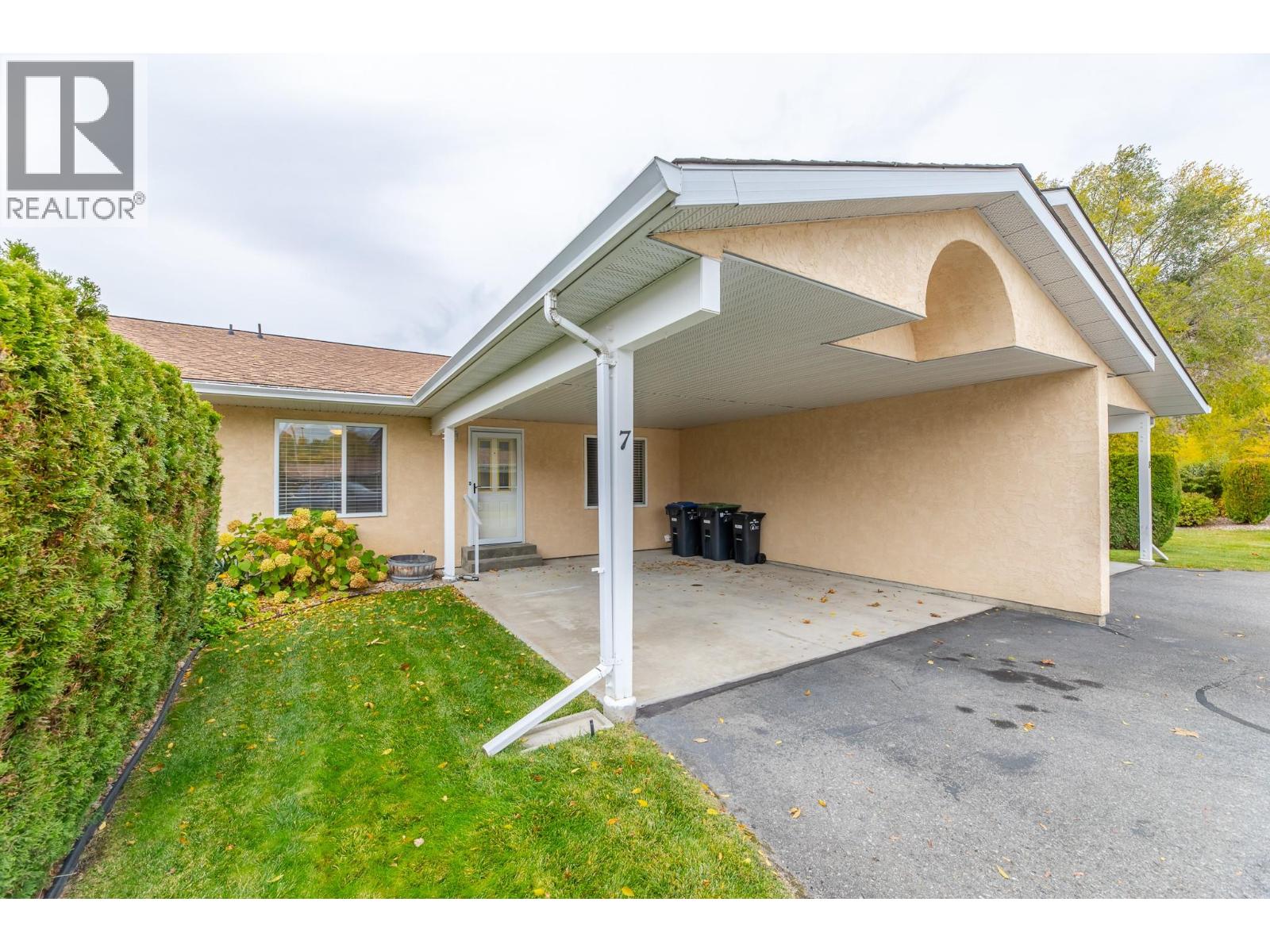 145 REDWING Place Unit# 7, Oliver