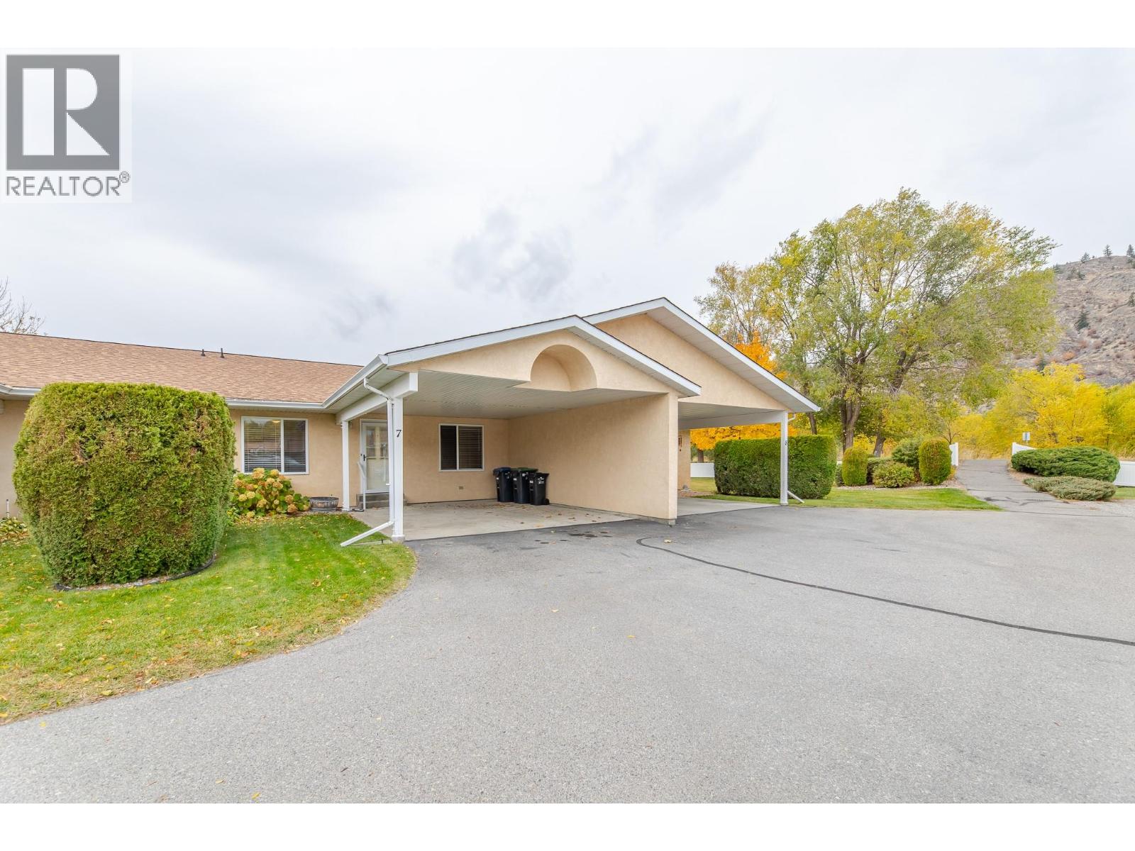 145 REDWING Place Unit# 7, Oliver