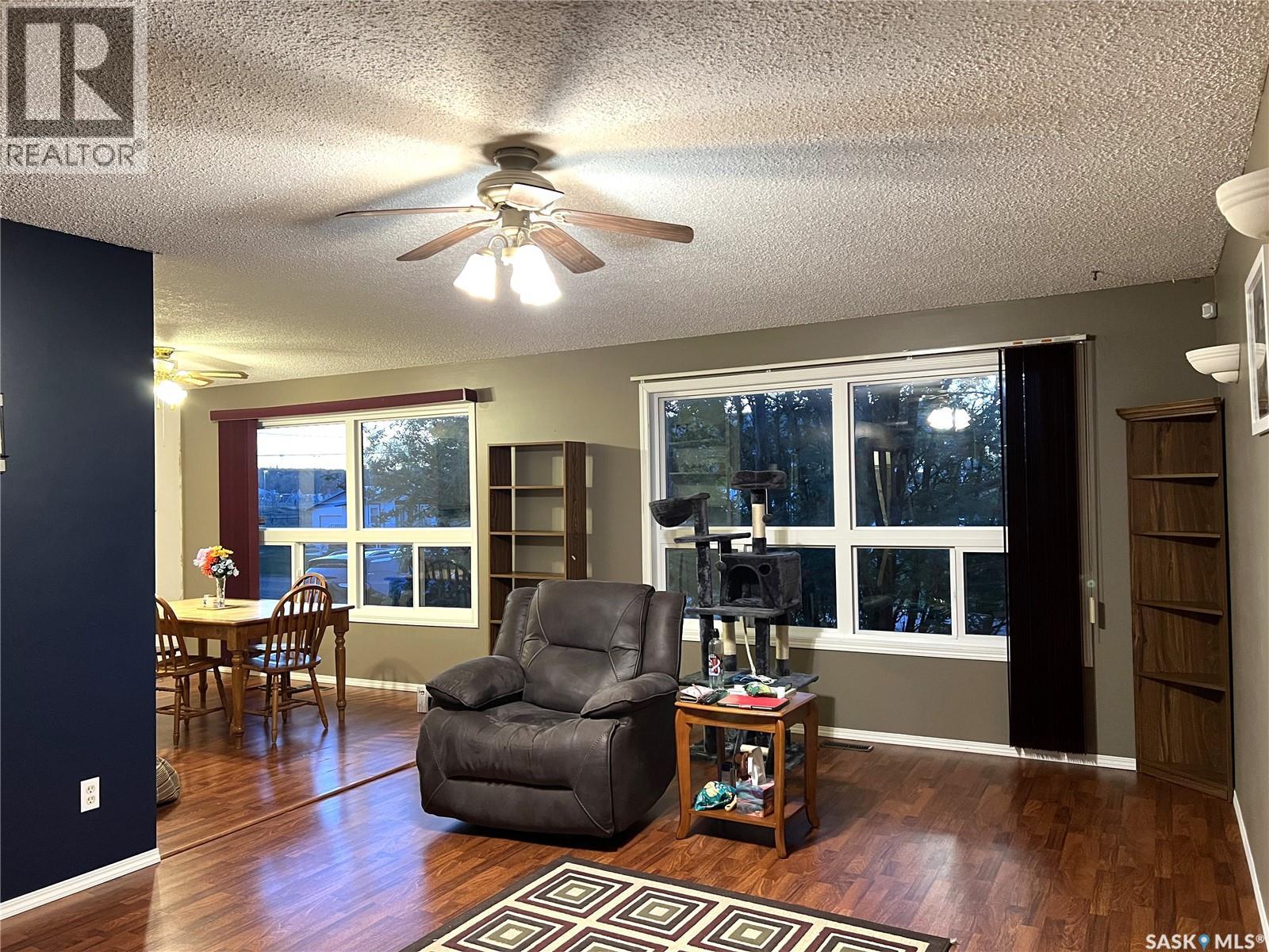 904 Railway AVENUE — photo 13
