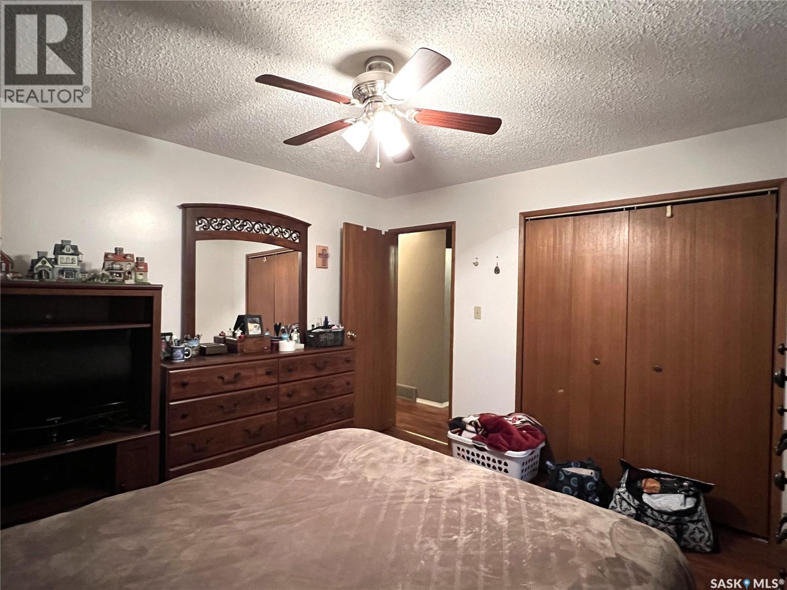 904 Railway AVENUE — photo 16