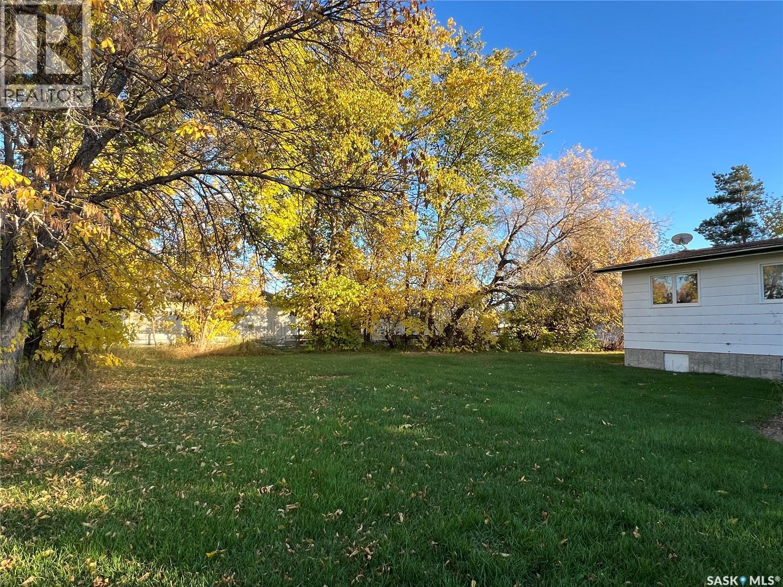 904 RAILWAY AVENUE - 3