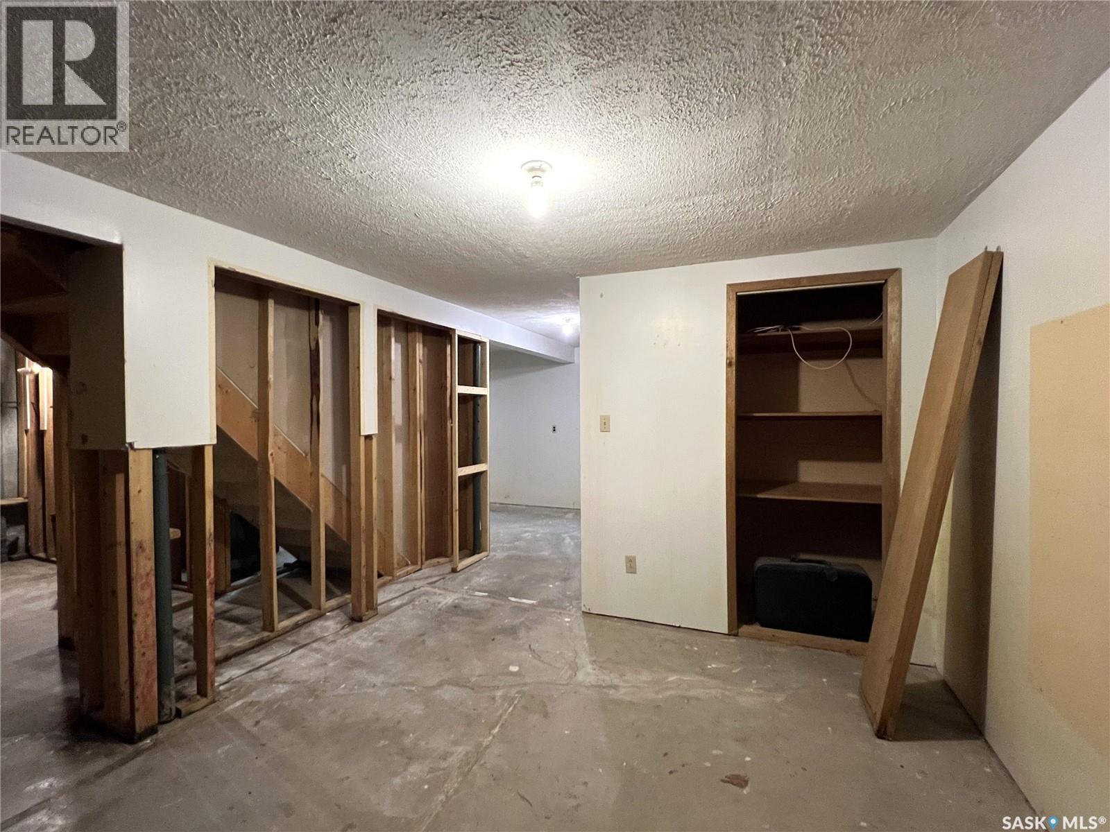 904 Railway AVENUE — photo 33