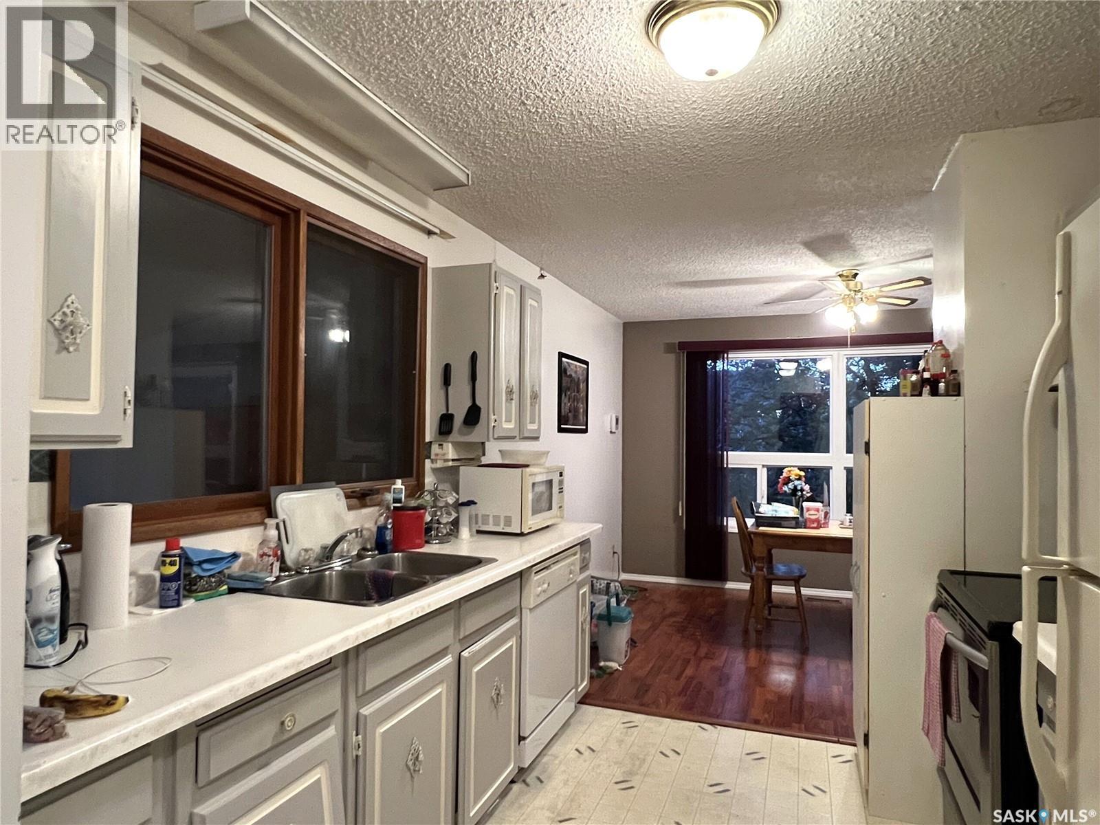 904 RAILWAY AVENUE - 5