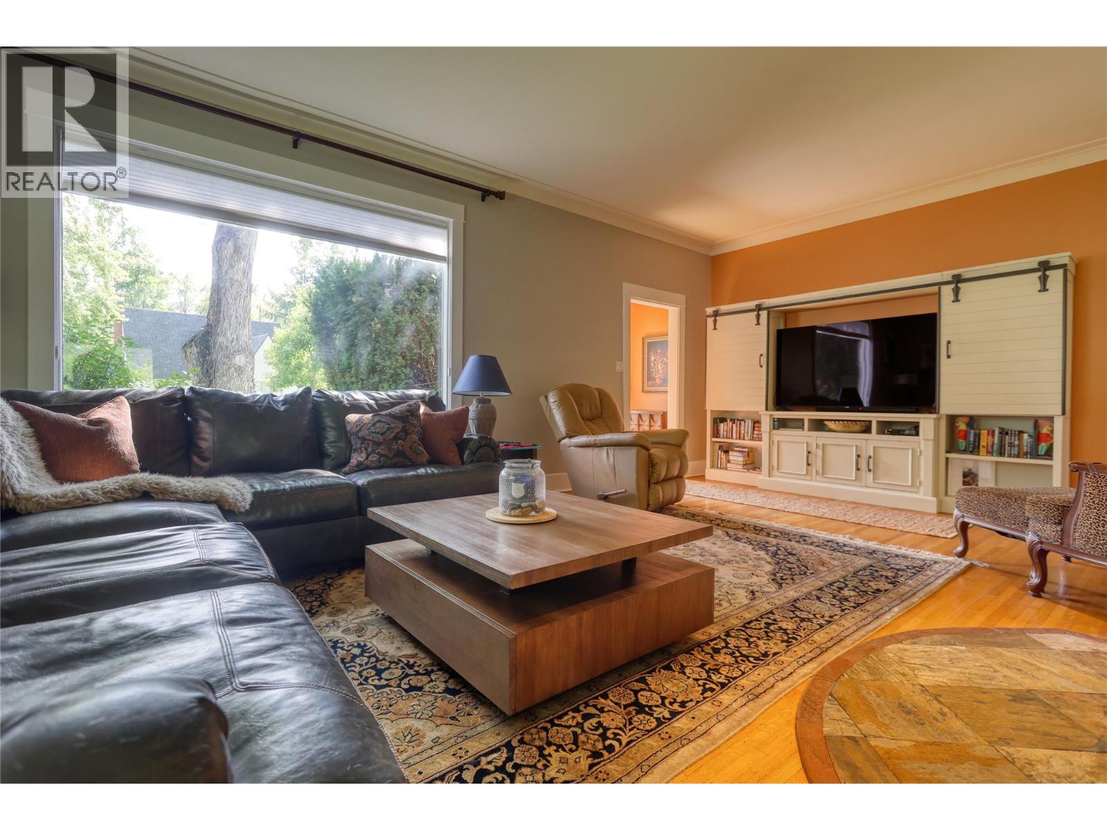 208 Ritchie Avenue, Trail