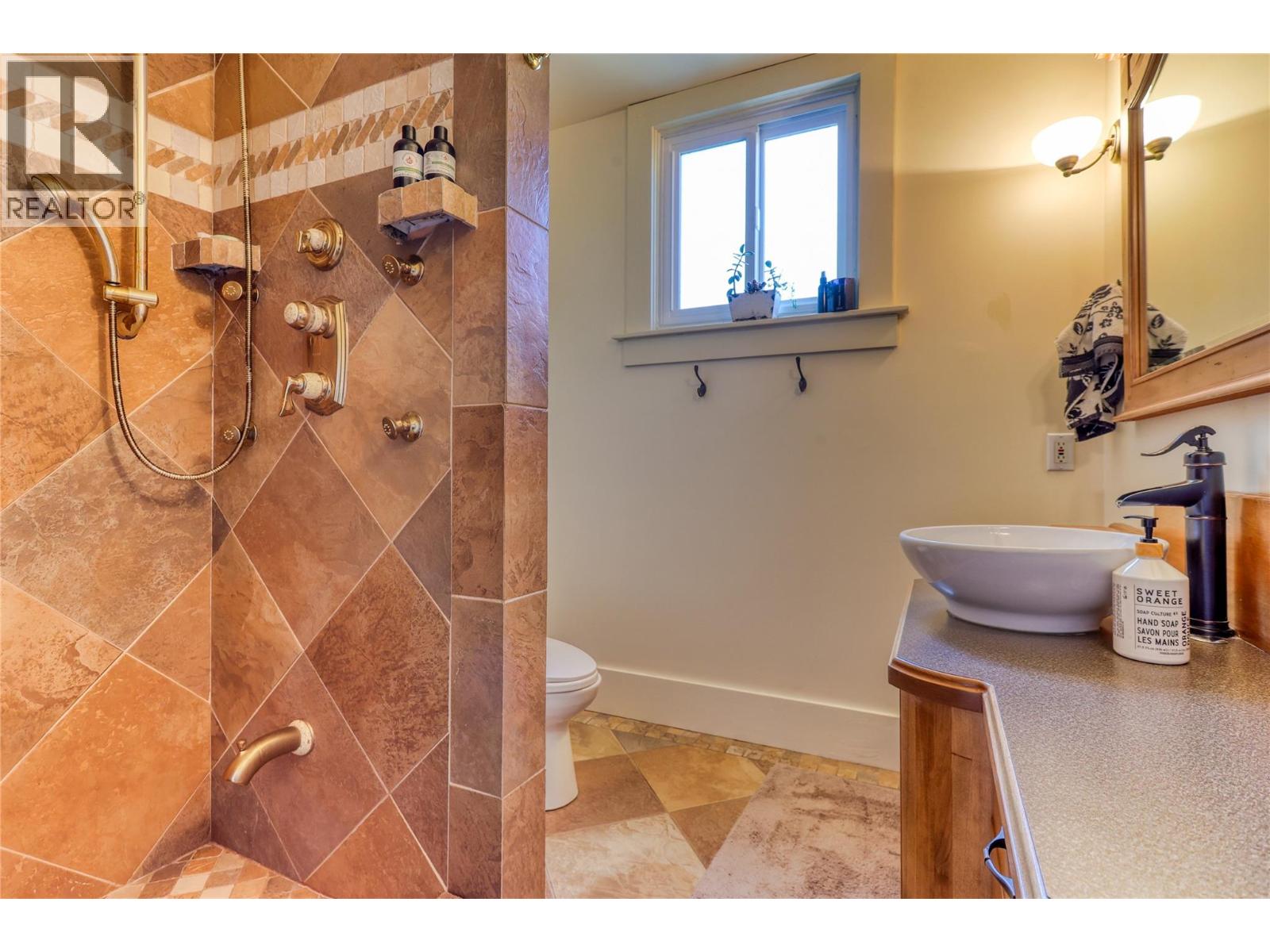 208 Ritchie Avenue, Trail