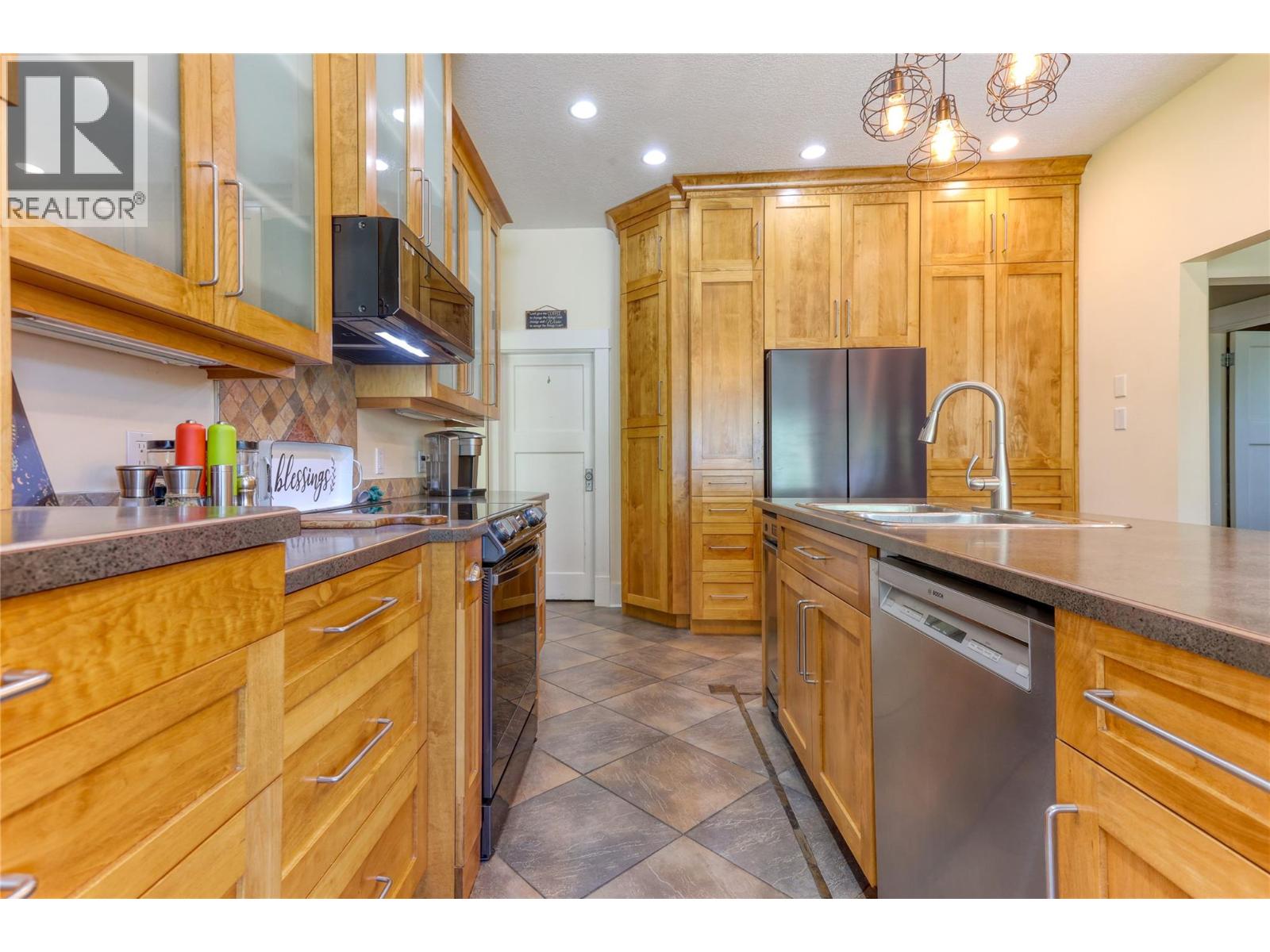 208 Ritchie Avenue, Trail