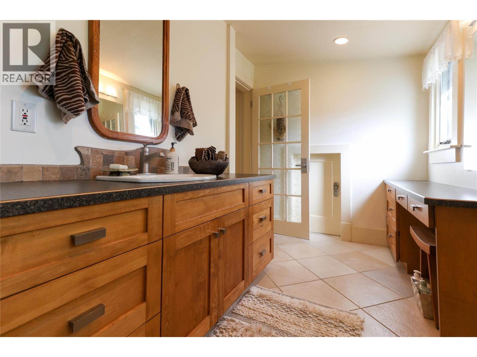 208 Ritchie Avenue, Trail