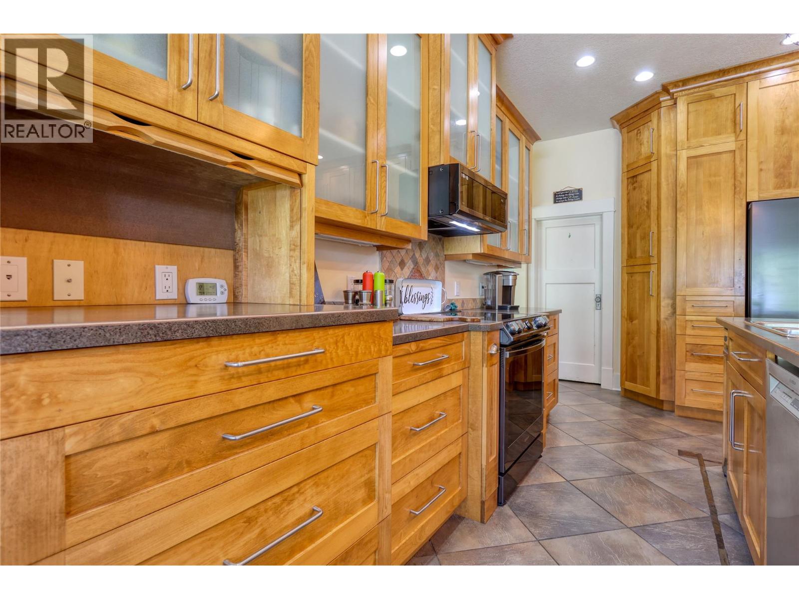 208 Ritchie Avenue, Trail