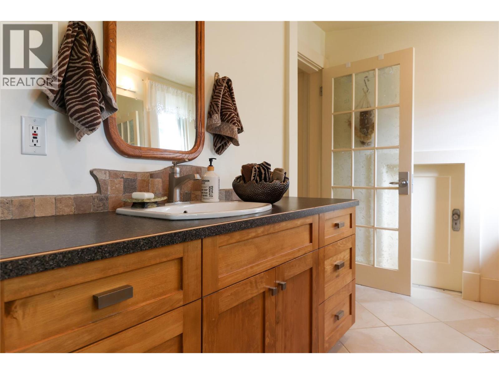 208 Ritchie Avenue, Trail