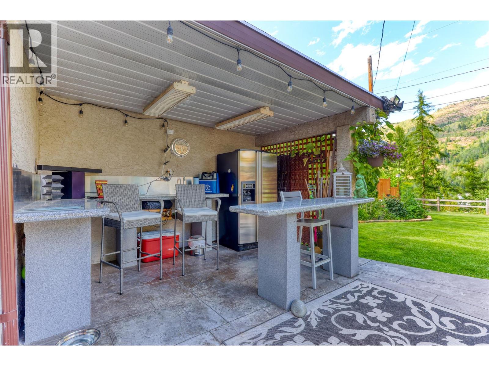 208 Ritchie Avenue, Trail