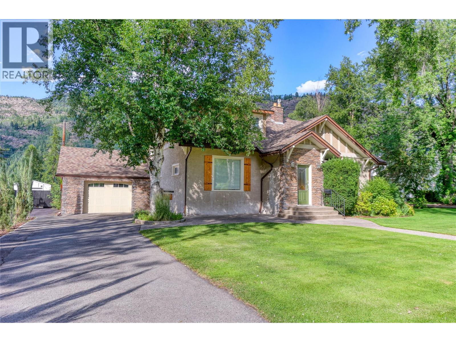 208 Ritchie Avenue, Trail