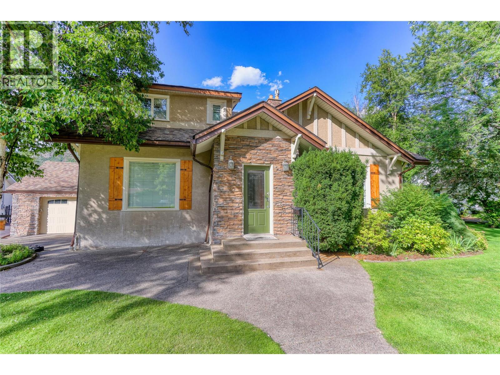 208 Ritchie Avenue, Trail