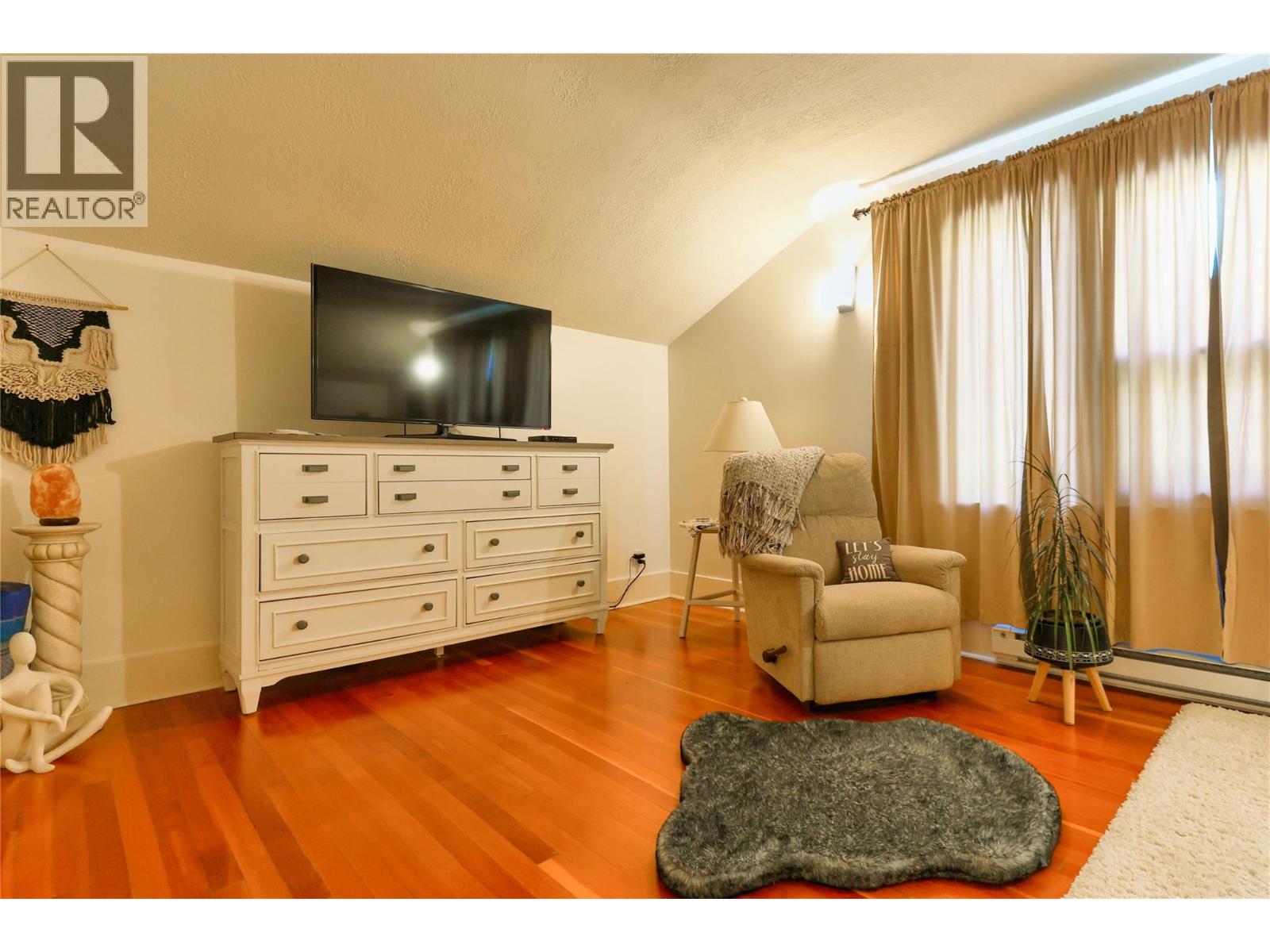 208 Ritchie Avenue, Trail