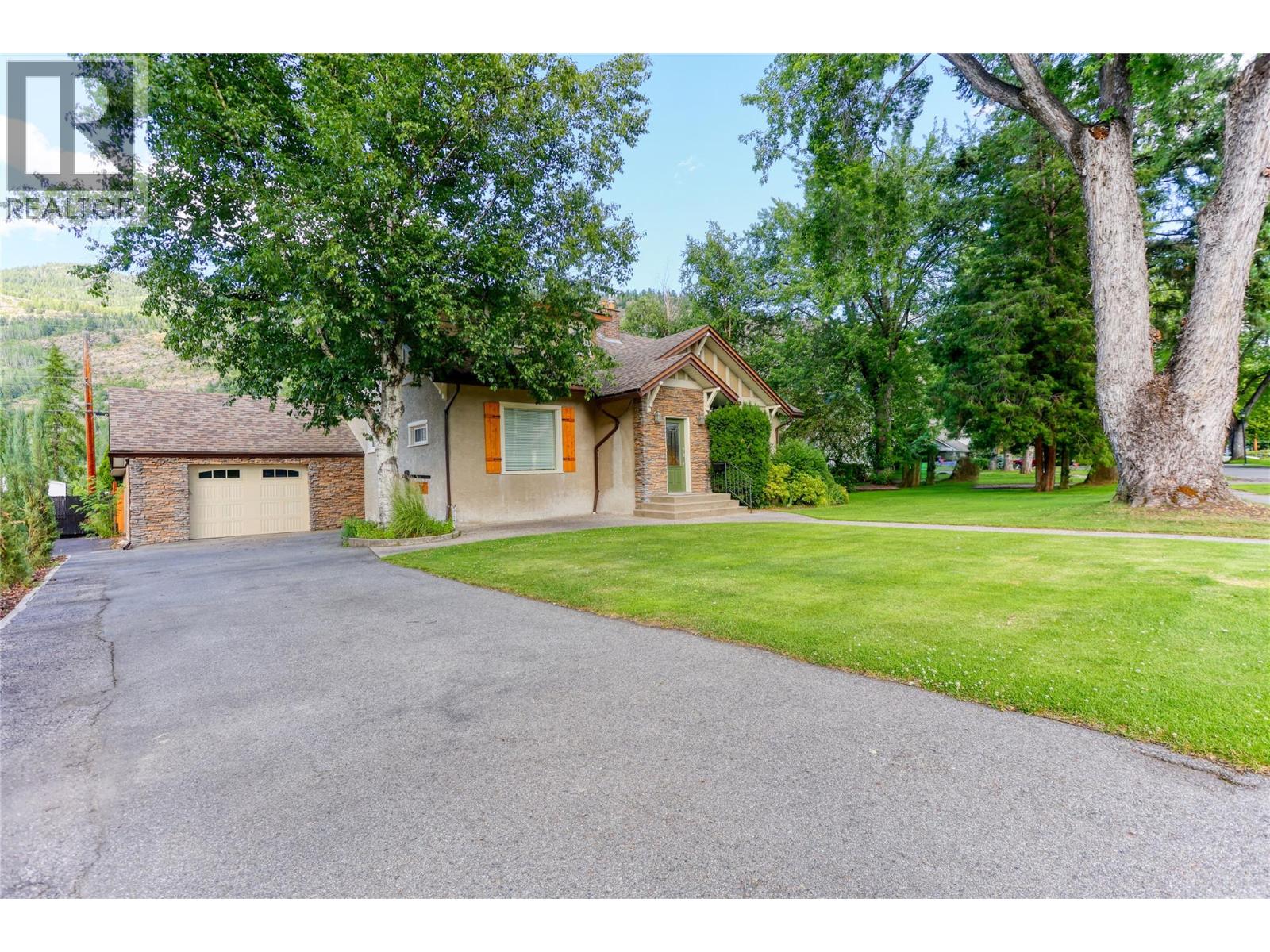 208 Ritchie Avenue, Trail