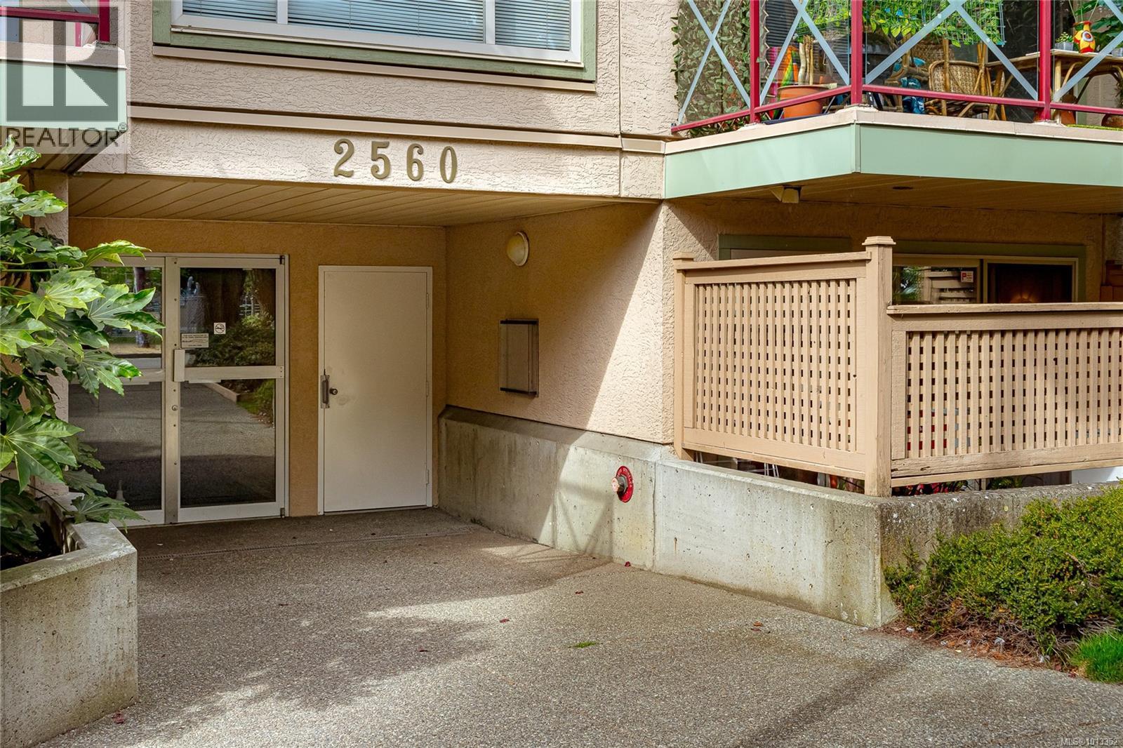 #410 2560 WARK ST - 3