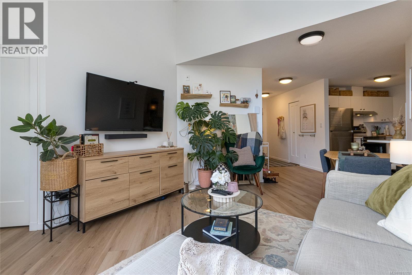 #410 2560 WARK ST - 8