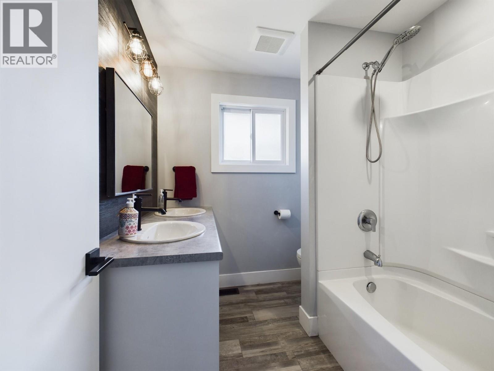 17 SANTA ROSA Place, Osoyoos