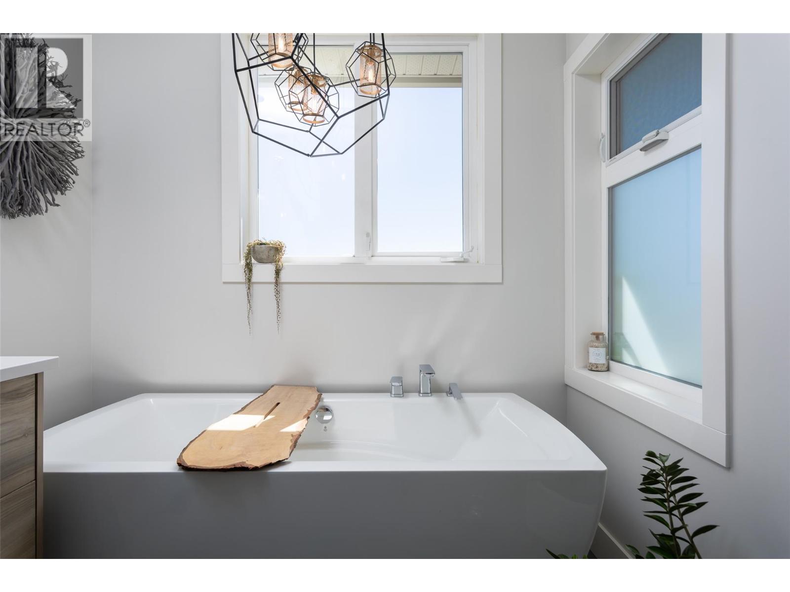  1608 Braeburn Court, West Kelowna