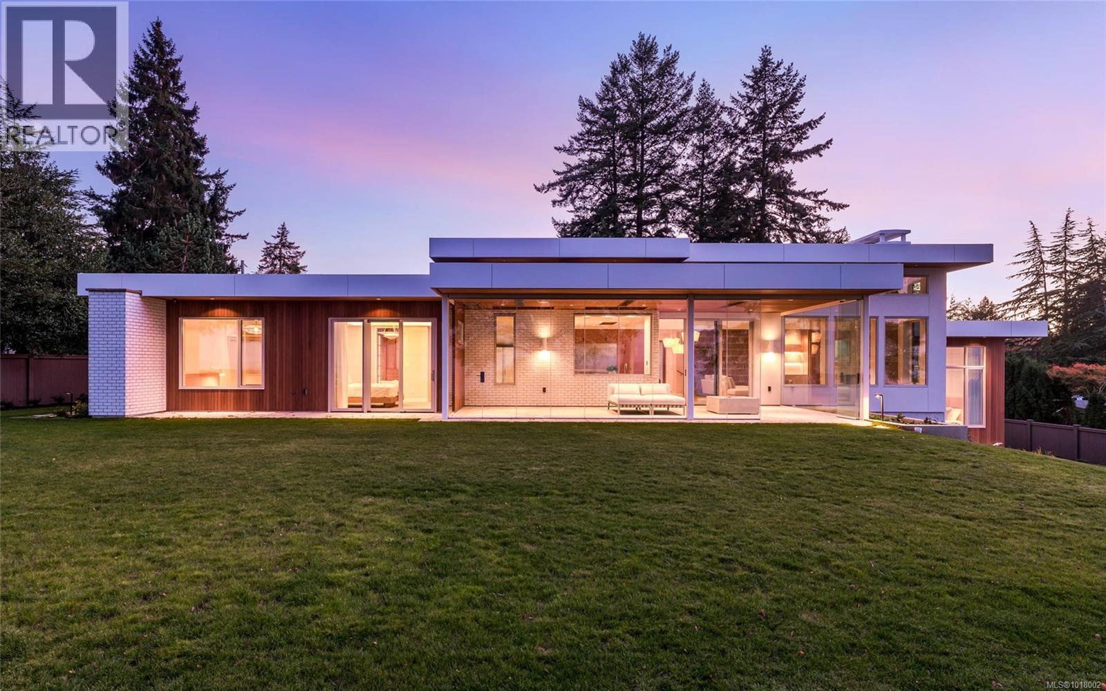  4570 Bissenden Place, Saanich