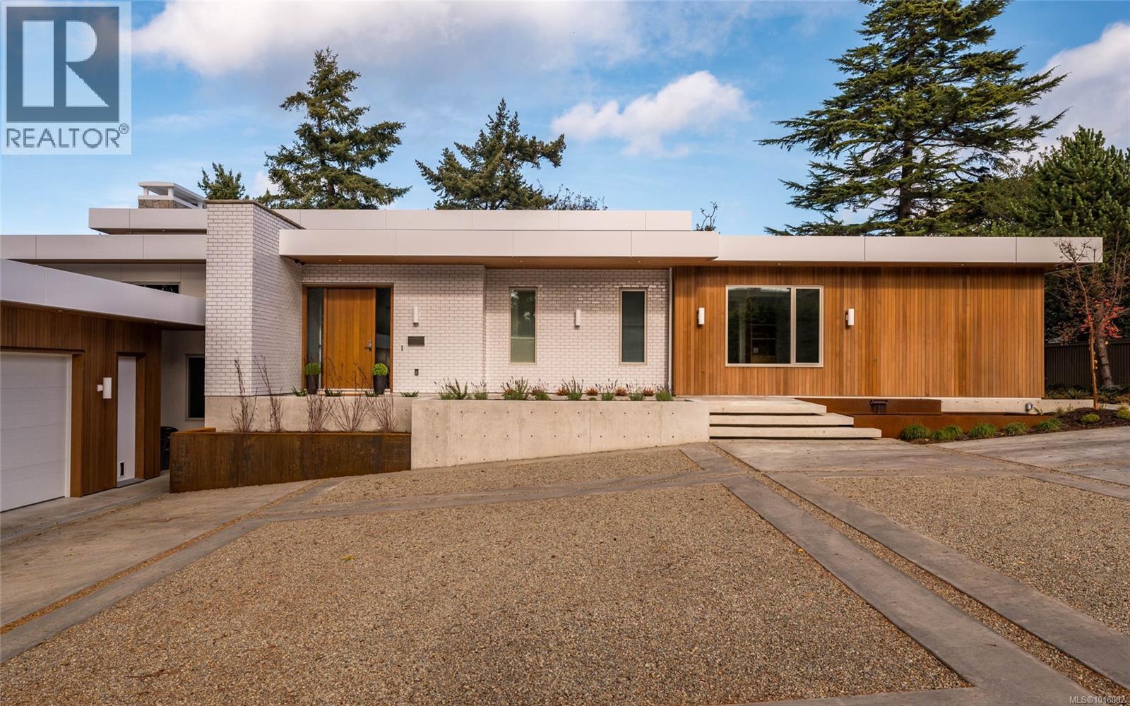  4570 Bissenden Place, Saanich