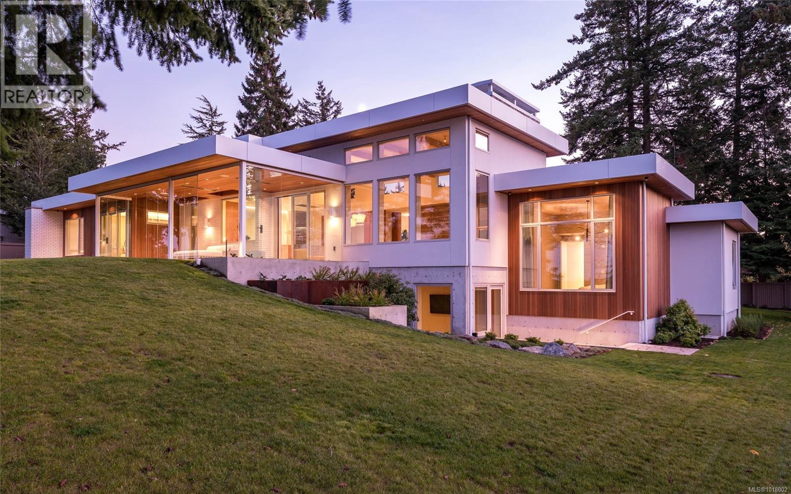  4570 Bissenden Place, Saanich