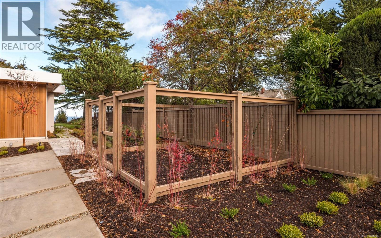  4570 Bissenden Place, Saanich