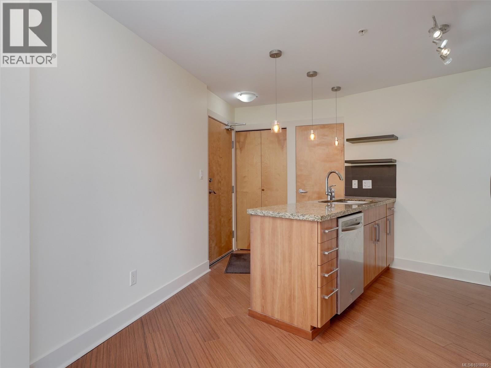 529 2745 Veterans Memorial Parkway, Langford