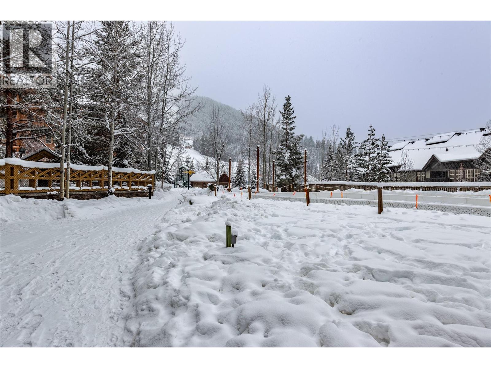 #307 2070 SUMMIT DRIVE - 28