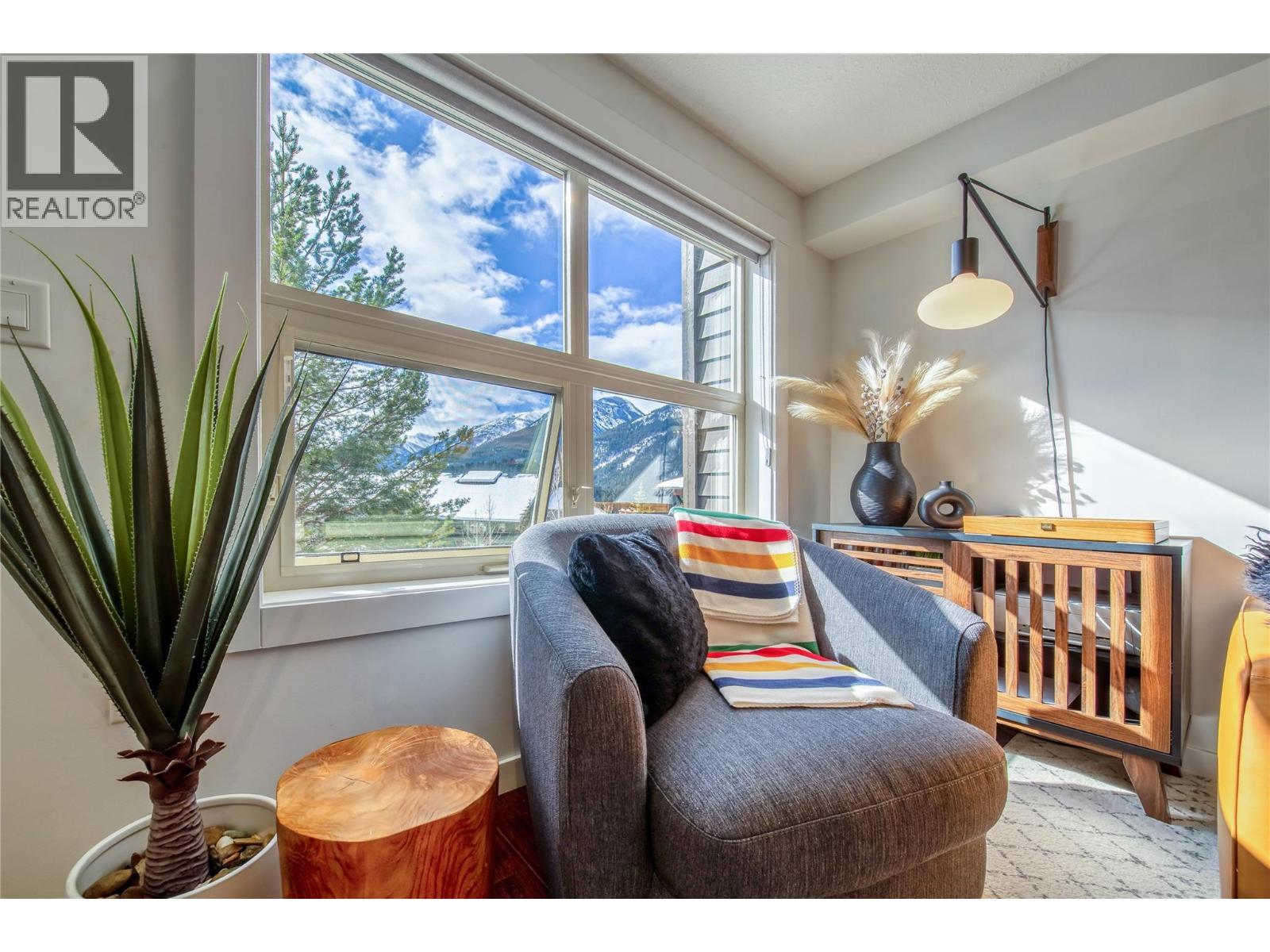 #307 2070 SUMMIT DRIVE - 16