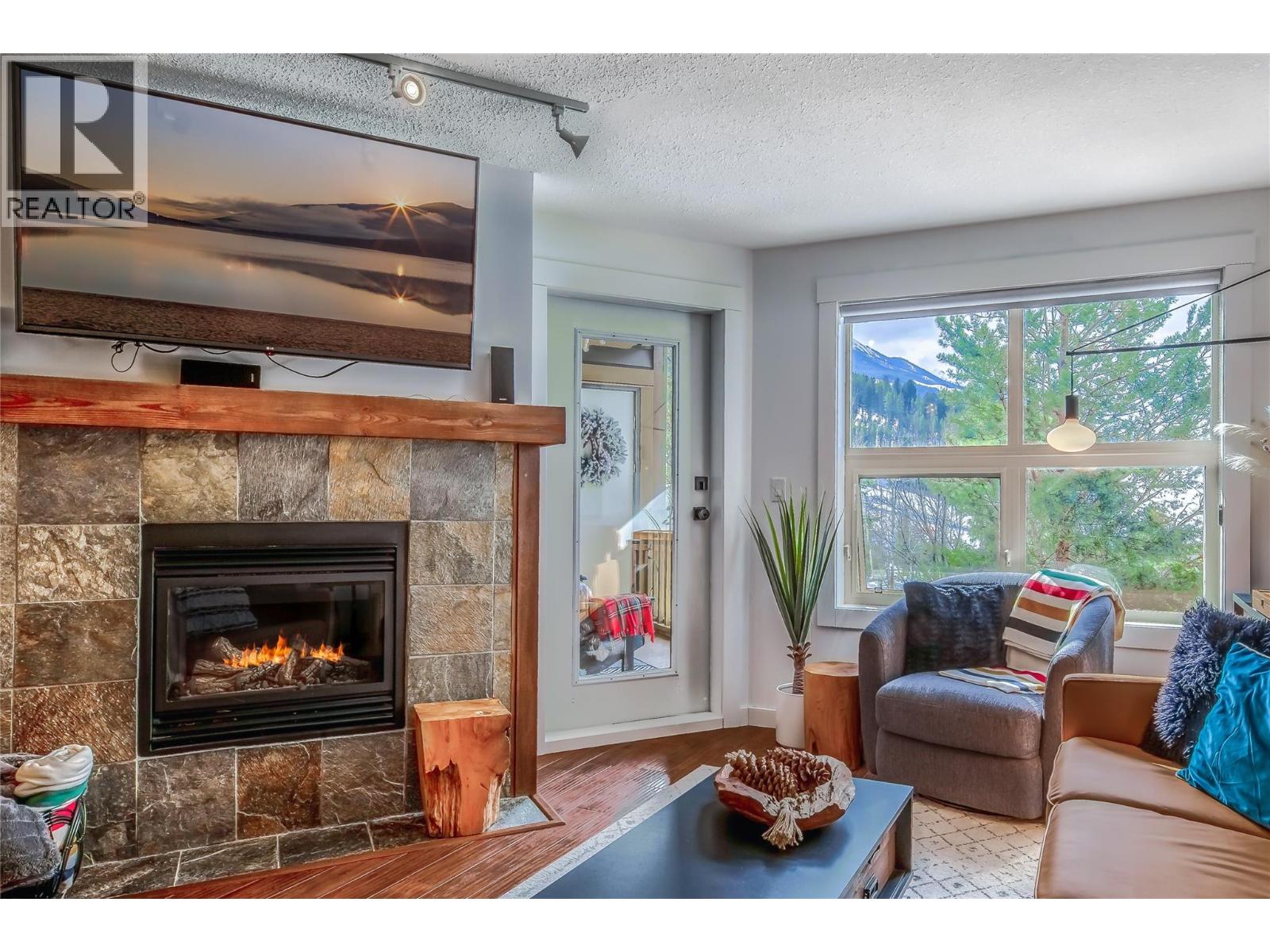 #307 2070 SUMMIT DRIVE - 17