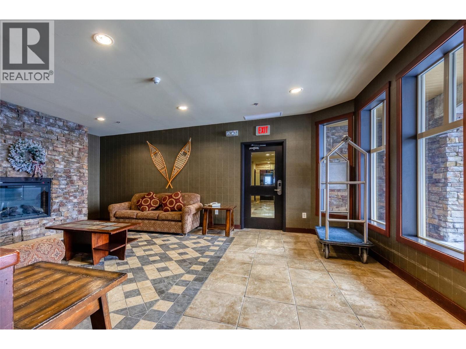 #307 2070 SUMMIT DRIVE - 23