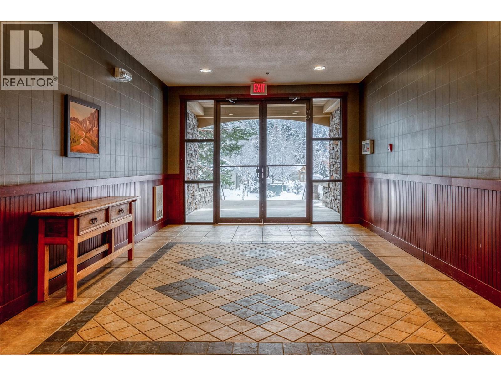 #307 2070 SUMMIT DRIVE - 22