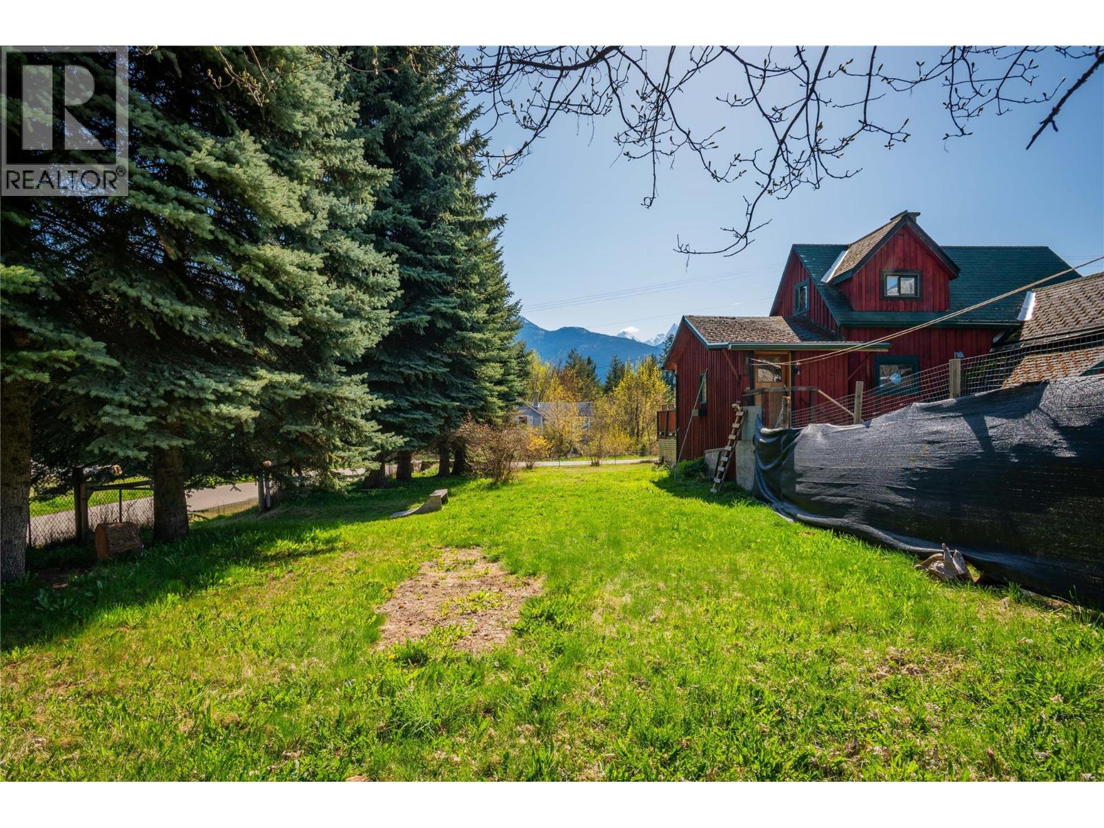 131 Washington Street N, Kaslo