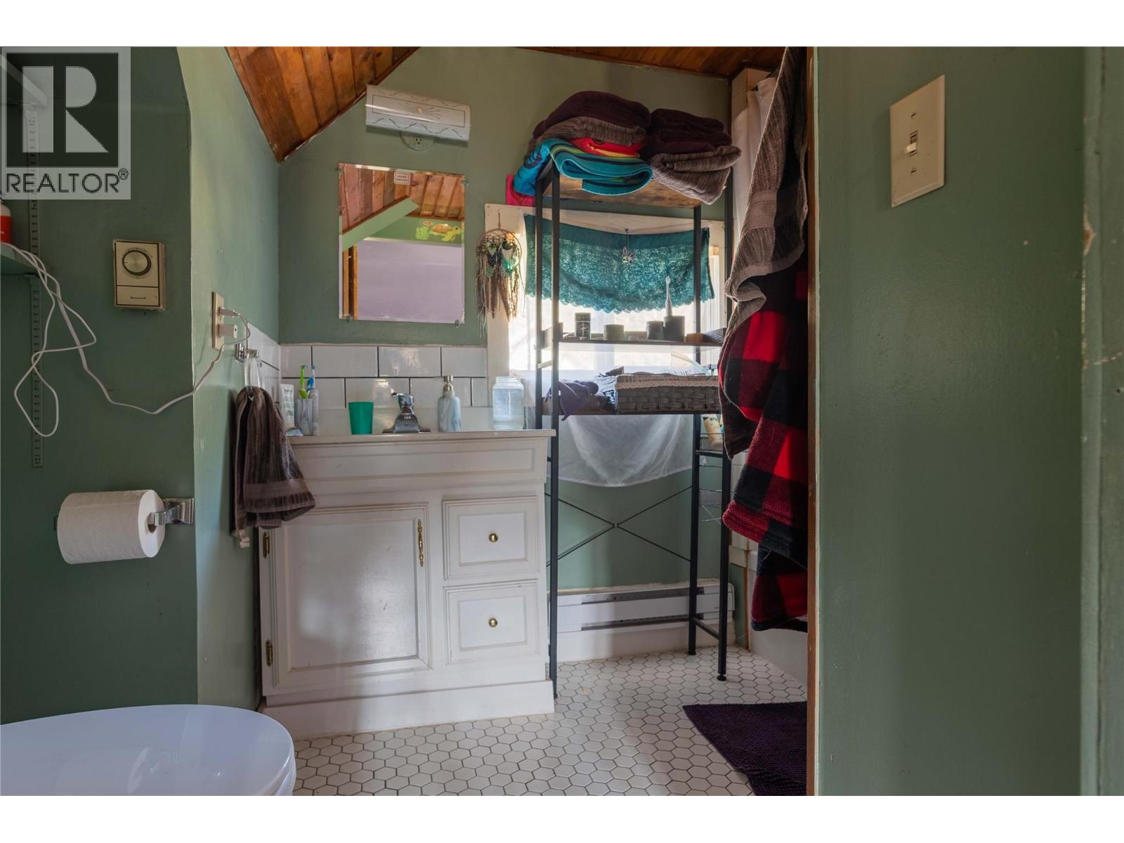 131 Washington Street N, Kaslo