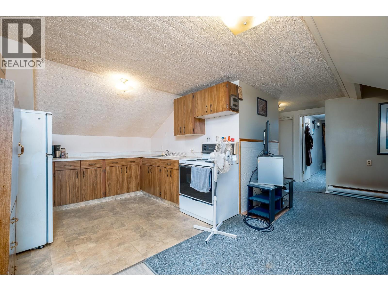 792 Rossland Avenue, Trail