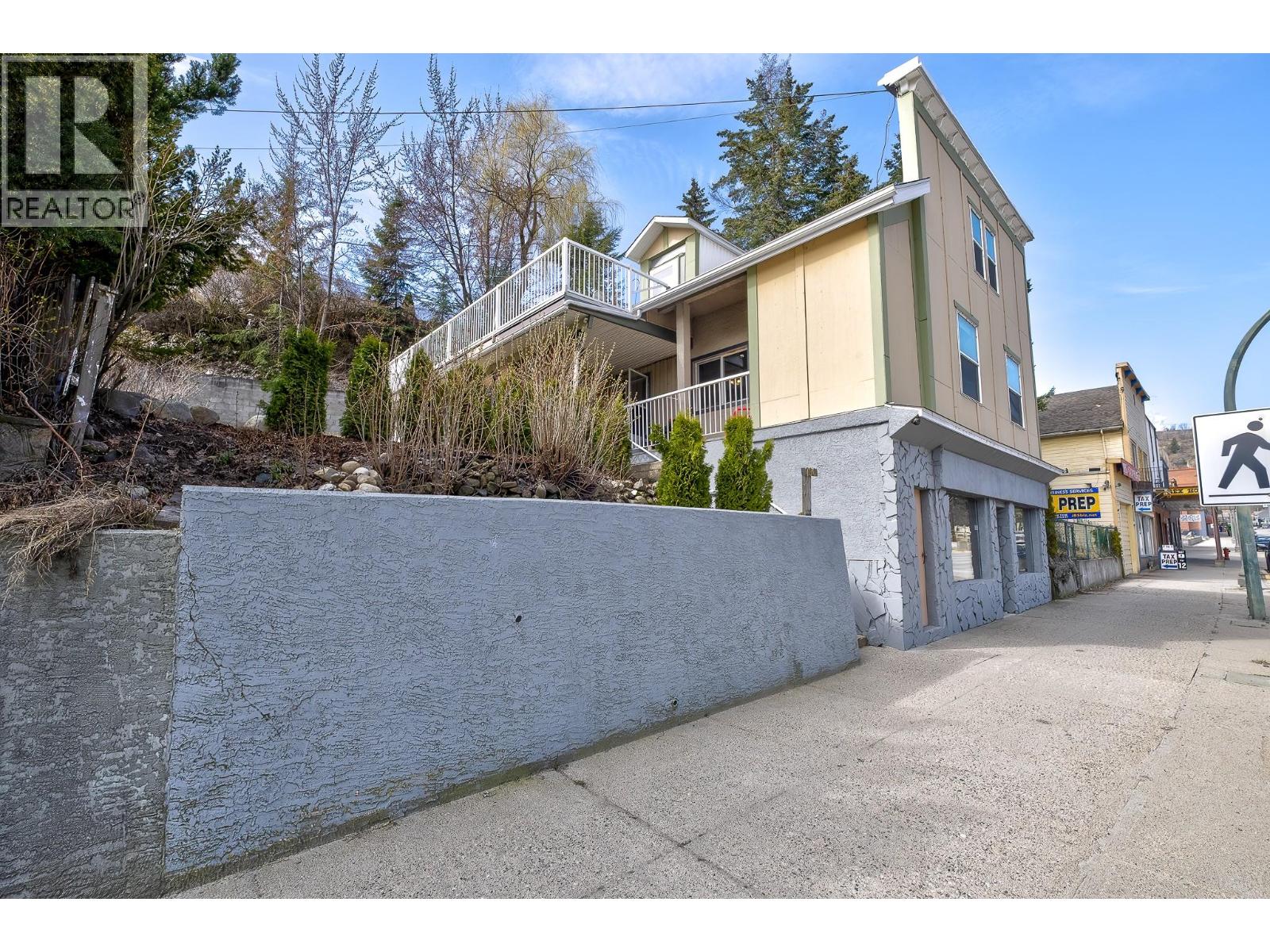 792 Rossland Avenue, Trail