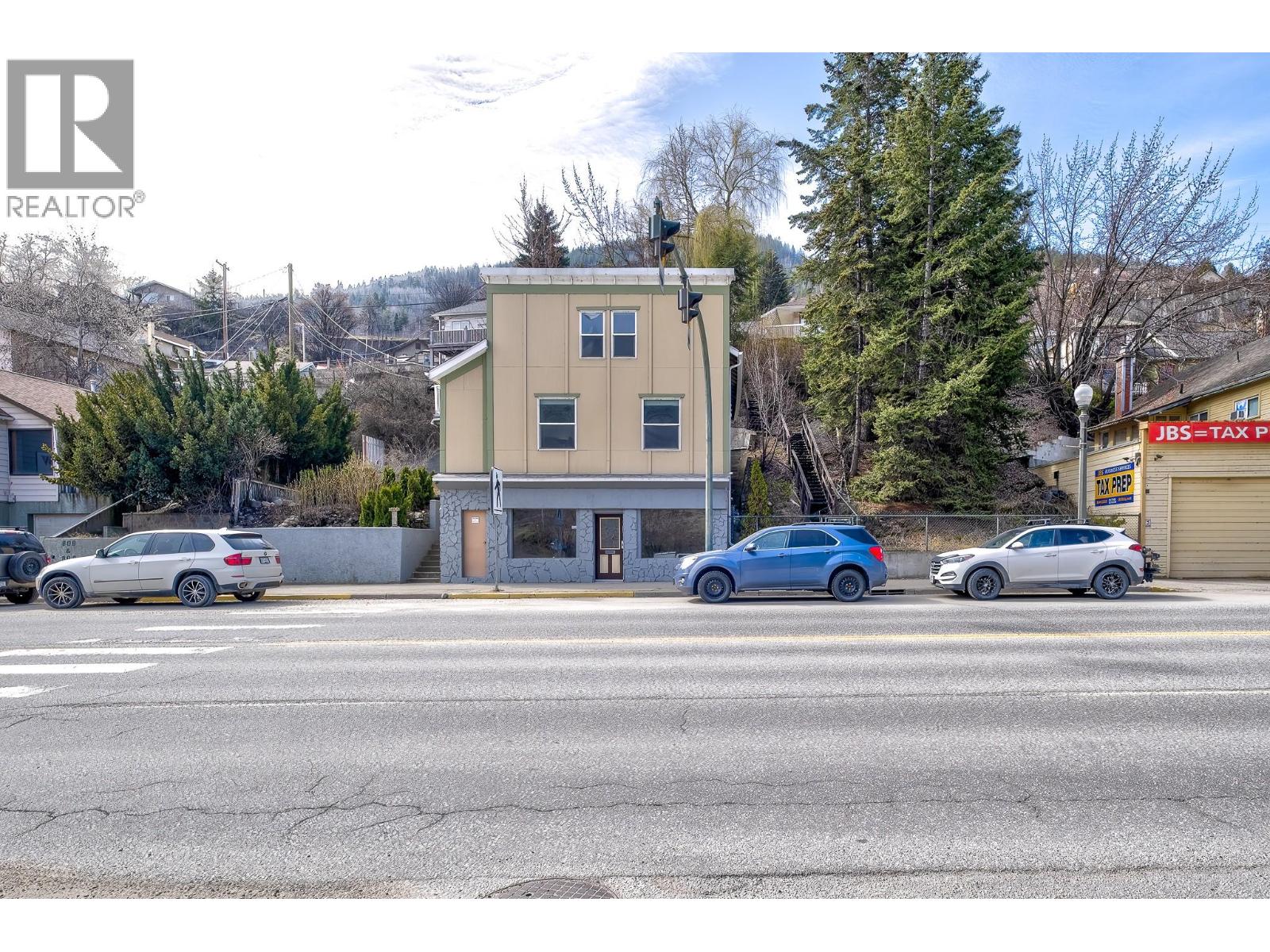 792 Rossland Avenue, Trail