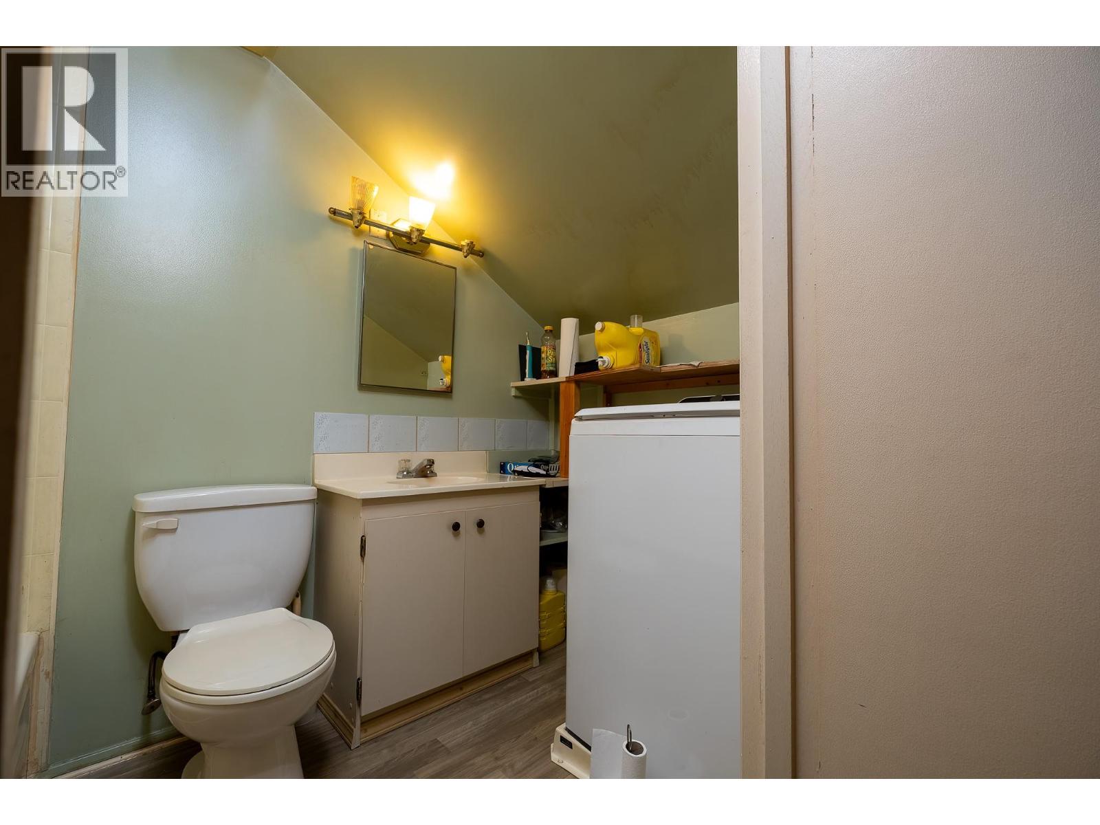 792 Rossland Avenue, Trail