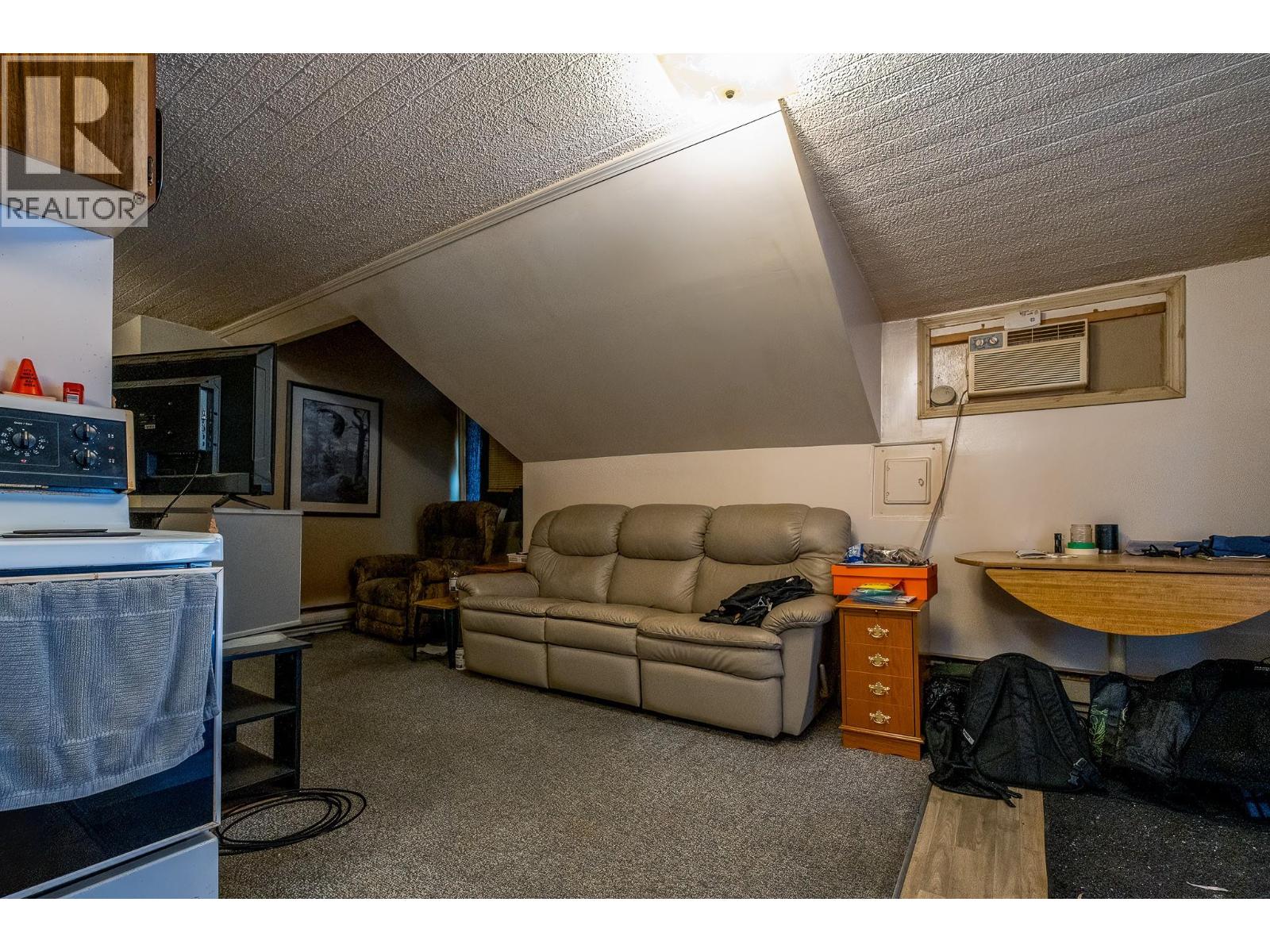 792 Rossland Avenue, Trail