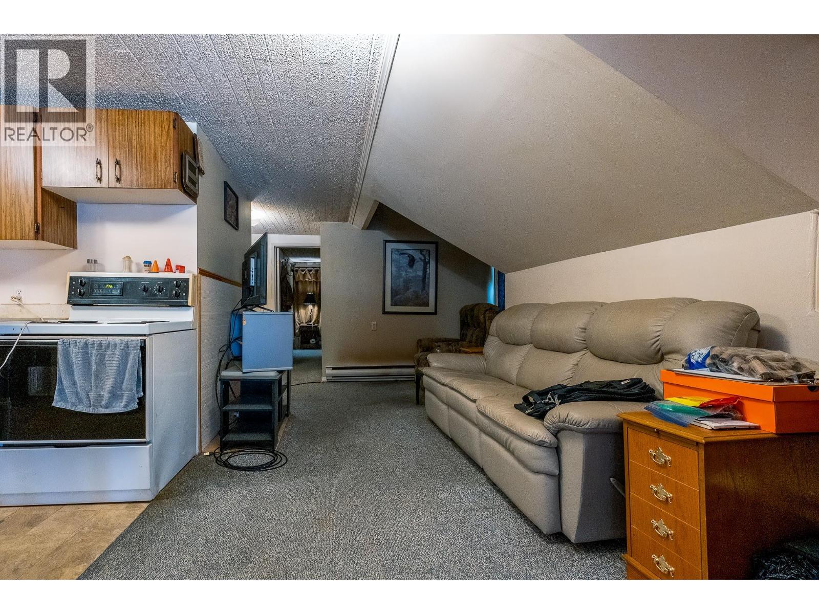 792 Rossland Avenue, Trail